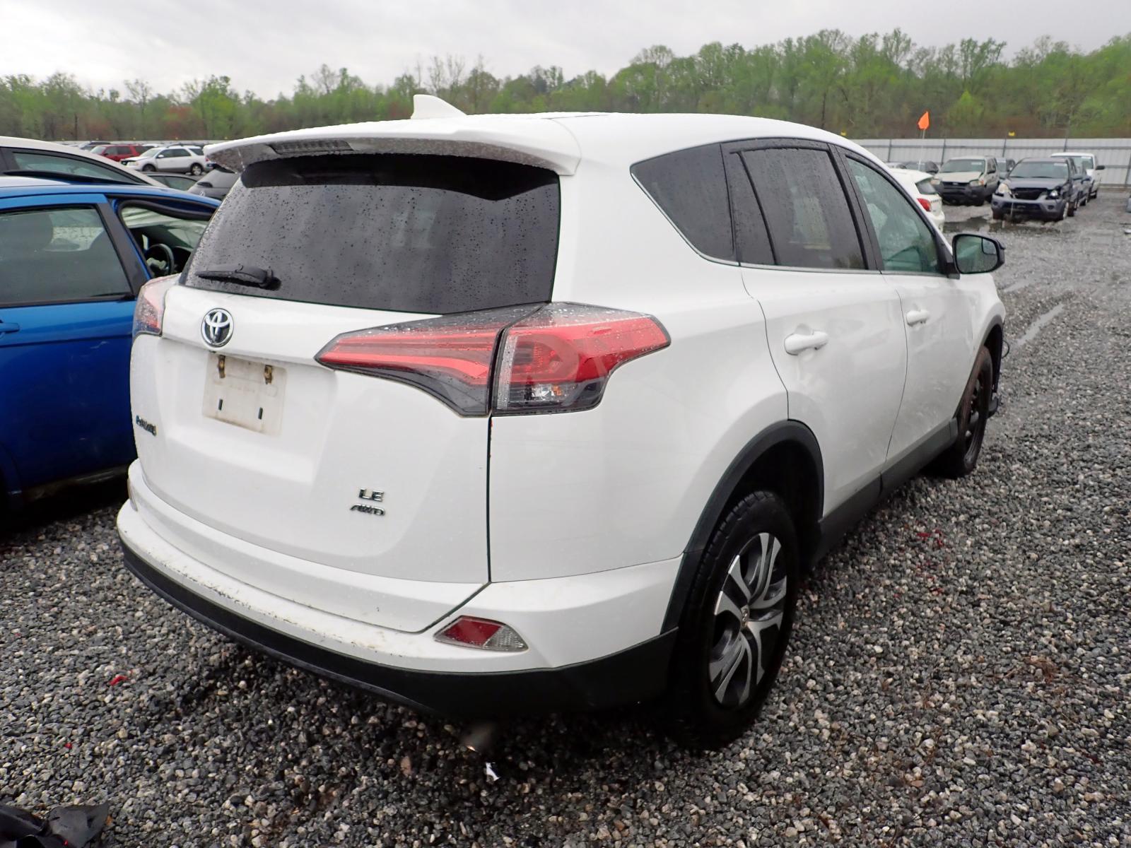 Photo 4 from auction – 2018 TOYOTA RAV4 LE with VIN 2T3BFREV1JW701319
