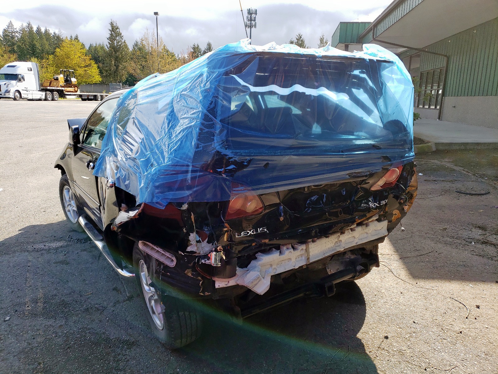 Photo 3 from auction – 2000 LEXUS RX 300 with VIN JT6HF10UXY0114553