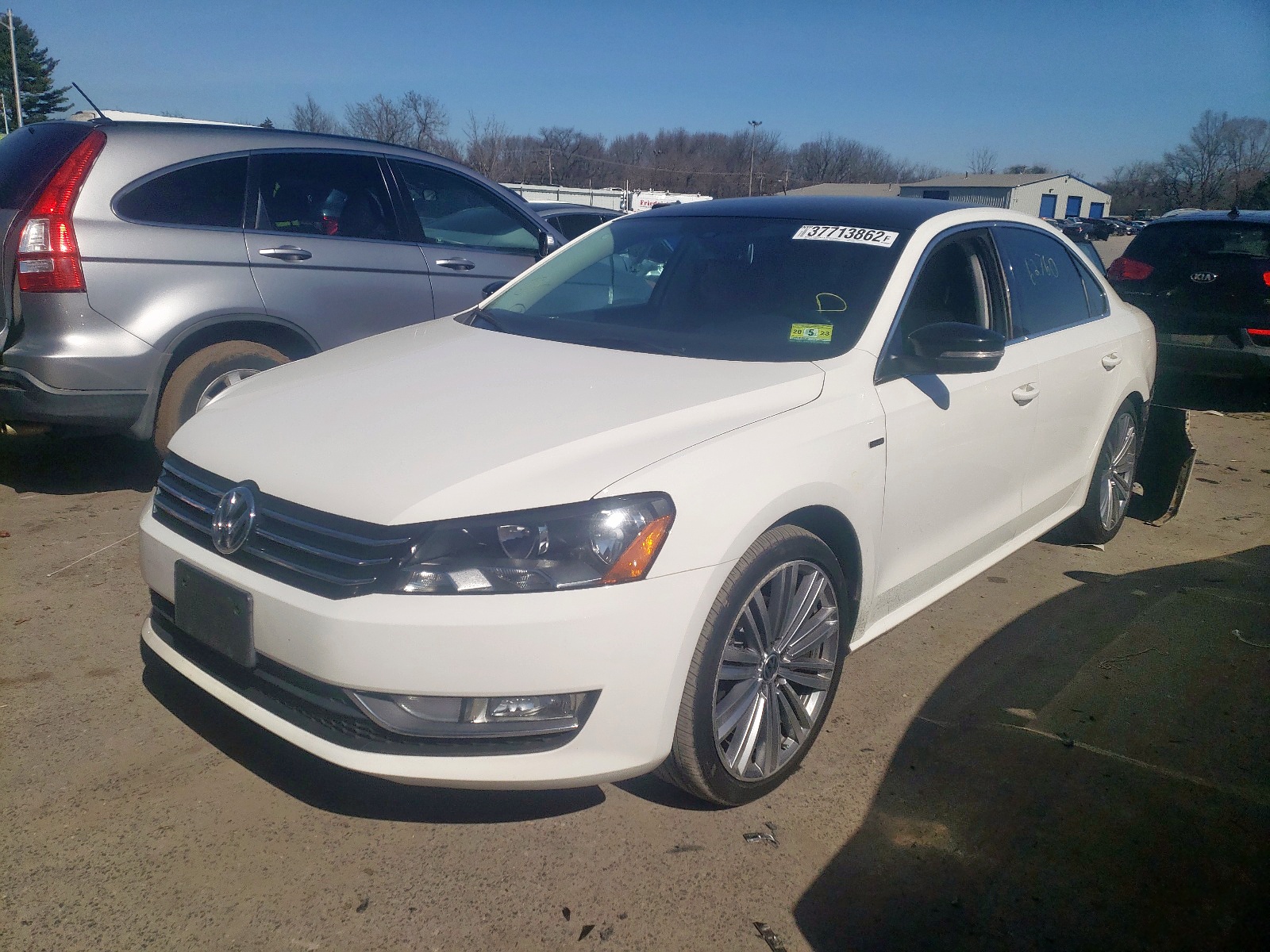 Photo 2 from auction – 2014 VOLKSWAGEN PASSAT SE with VIN 1VWBT7A39EC103292