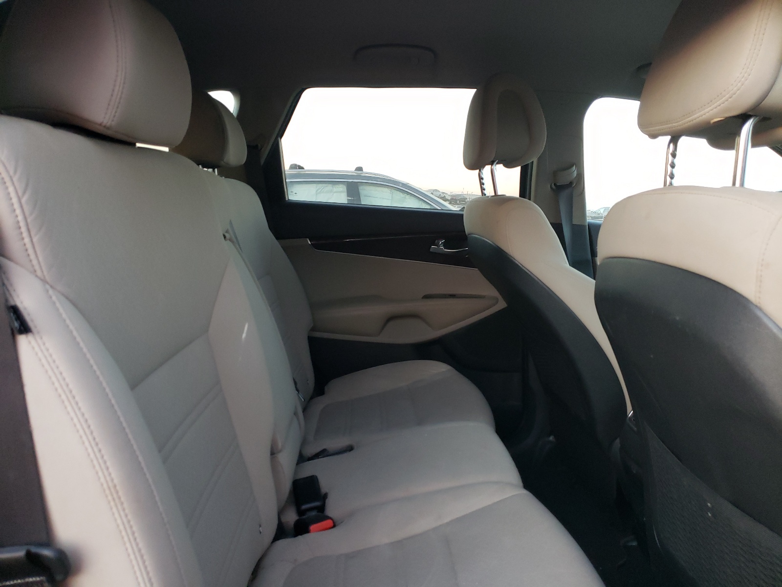 Photo 6 from auction – 2017 KIA SORENTO LX with VIN 5XYPGDA54HG213311