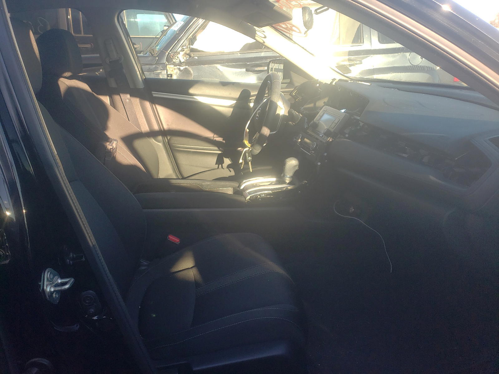 Photo 5 from auction – 2017 HONDA CIVIC LX with VIN 2HGFC2F58HH543718