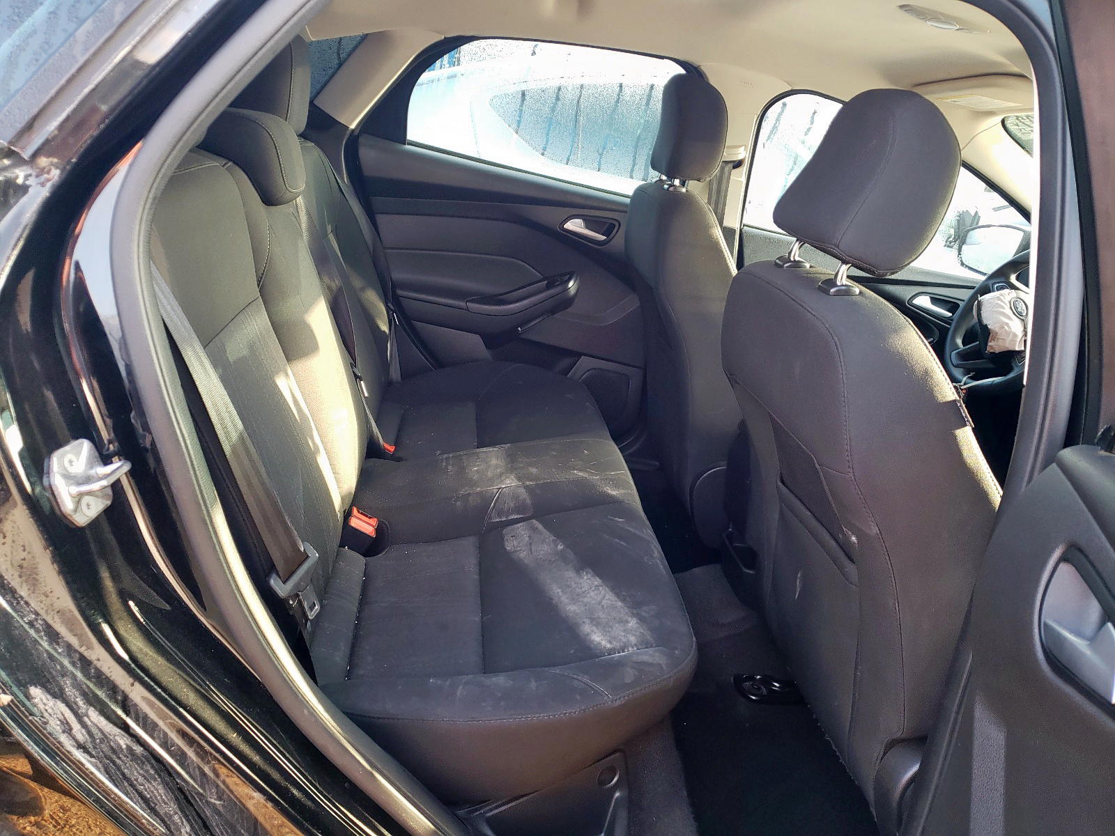 Photo 6 from auction – 2017 FORD FOCUS SE with VIN 1FADP3F22HL318922
