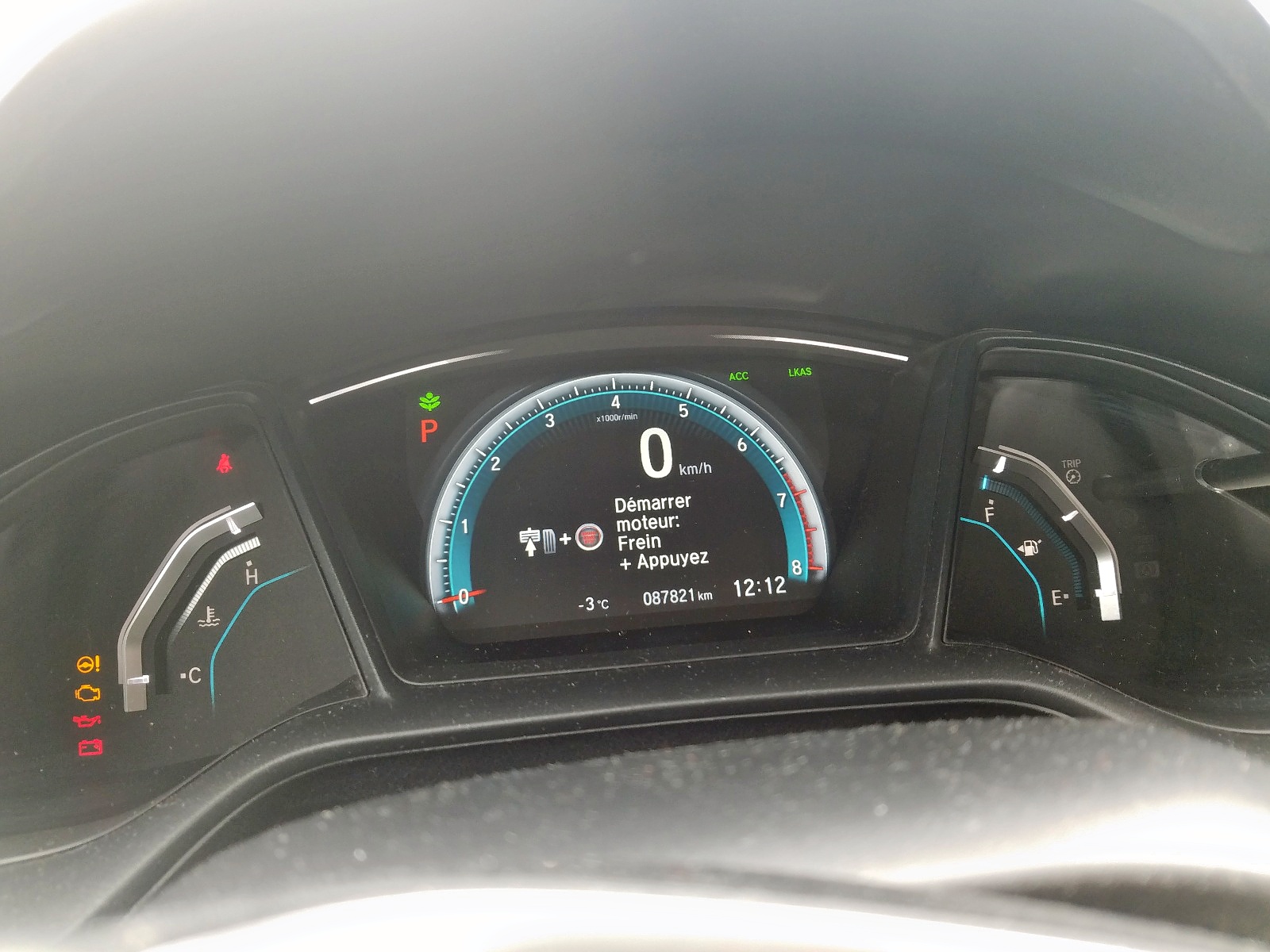 Photo 8 from auction – 2018 HONDA CIVIC LX with VIN 2HGFC2F60JH010096