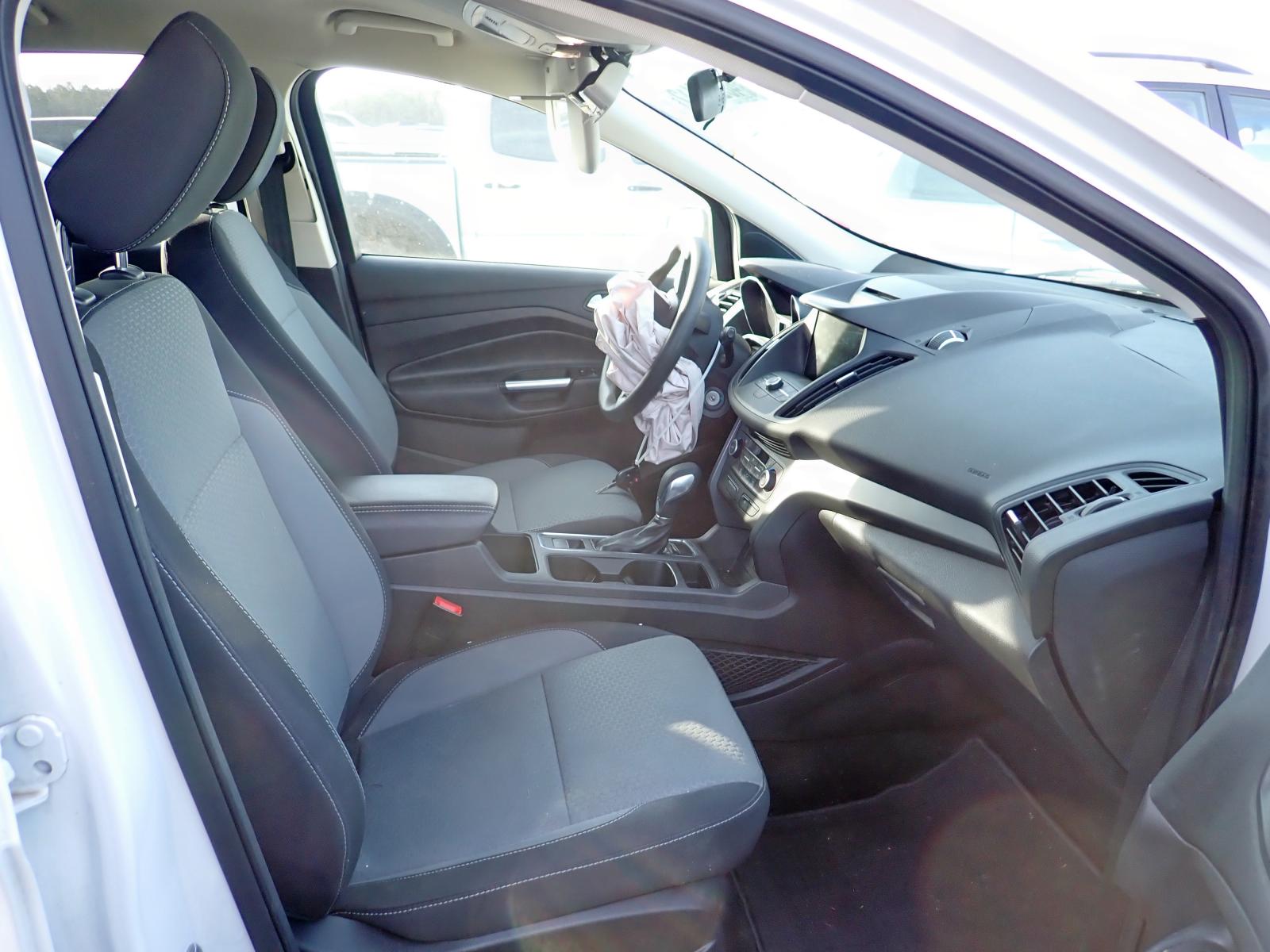 Photo 5 from auction – 2018 FORD ESCAPE SE with VIN 1FMCU9GD5JUC26975