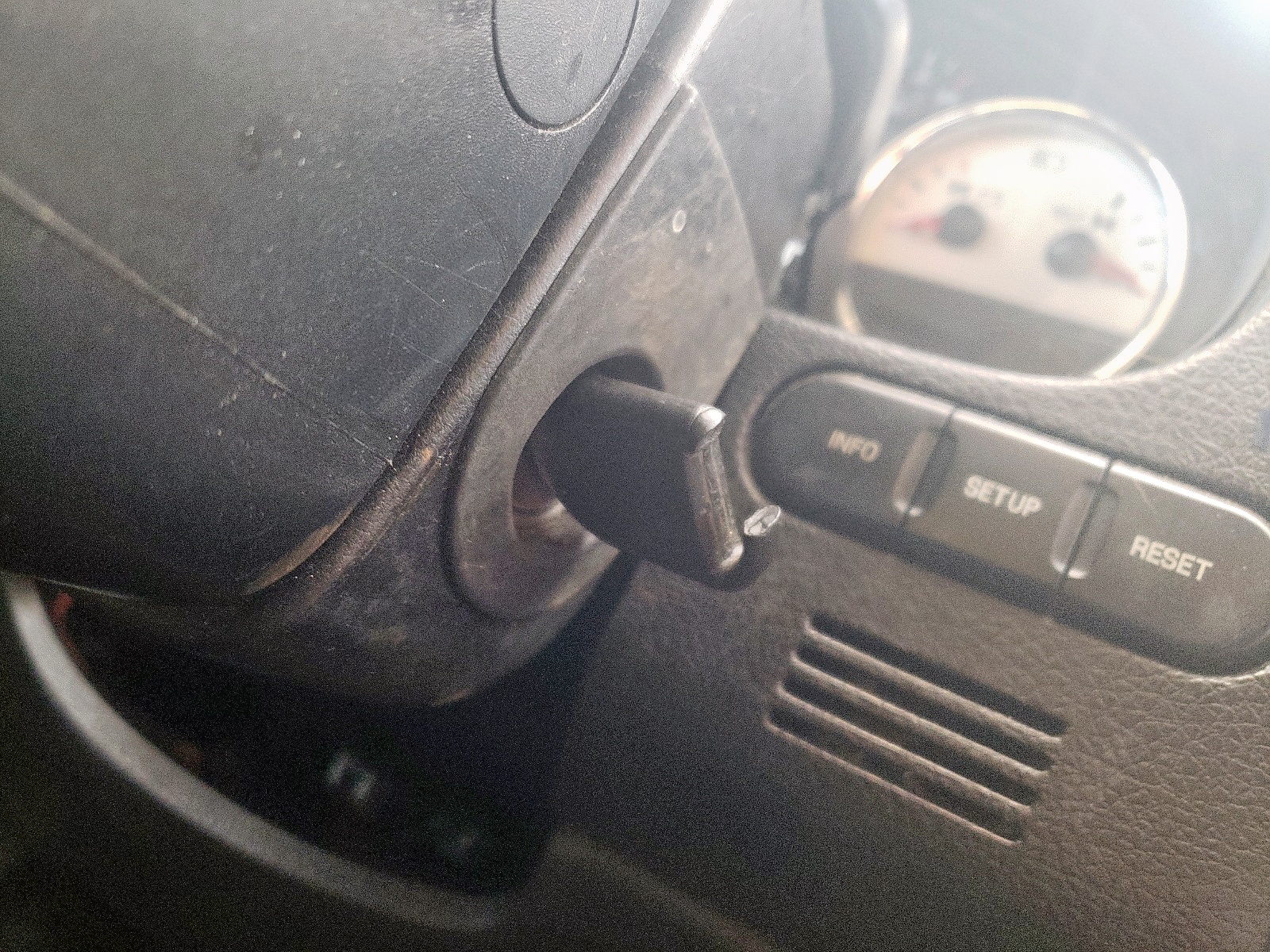 Photo 9 from auction – 2007 FORD F150 with VIN 1FTPX14V47NA85833