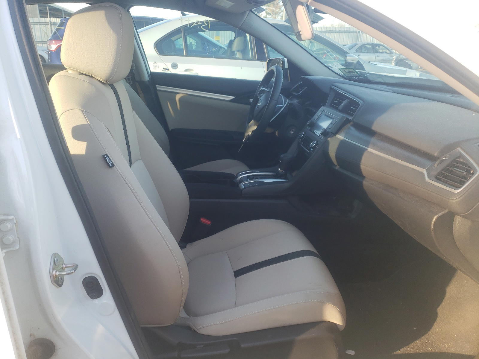 Photo 5 from auction – 2016 HONDA CIVIC LX with VIN 19XFC2F52GE222539