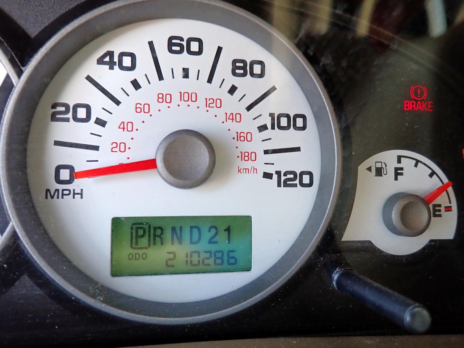 Photo 13 from auction – 2006 FORD ESCAPE XLT with VIN 1FMYU03146KA06517