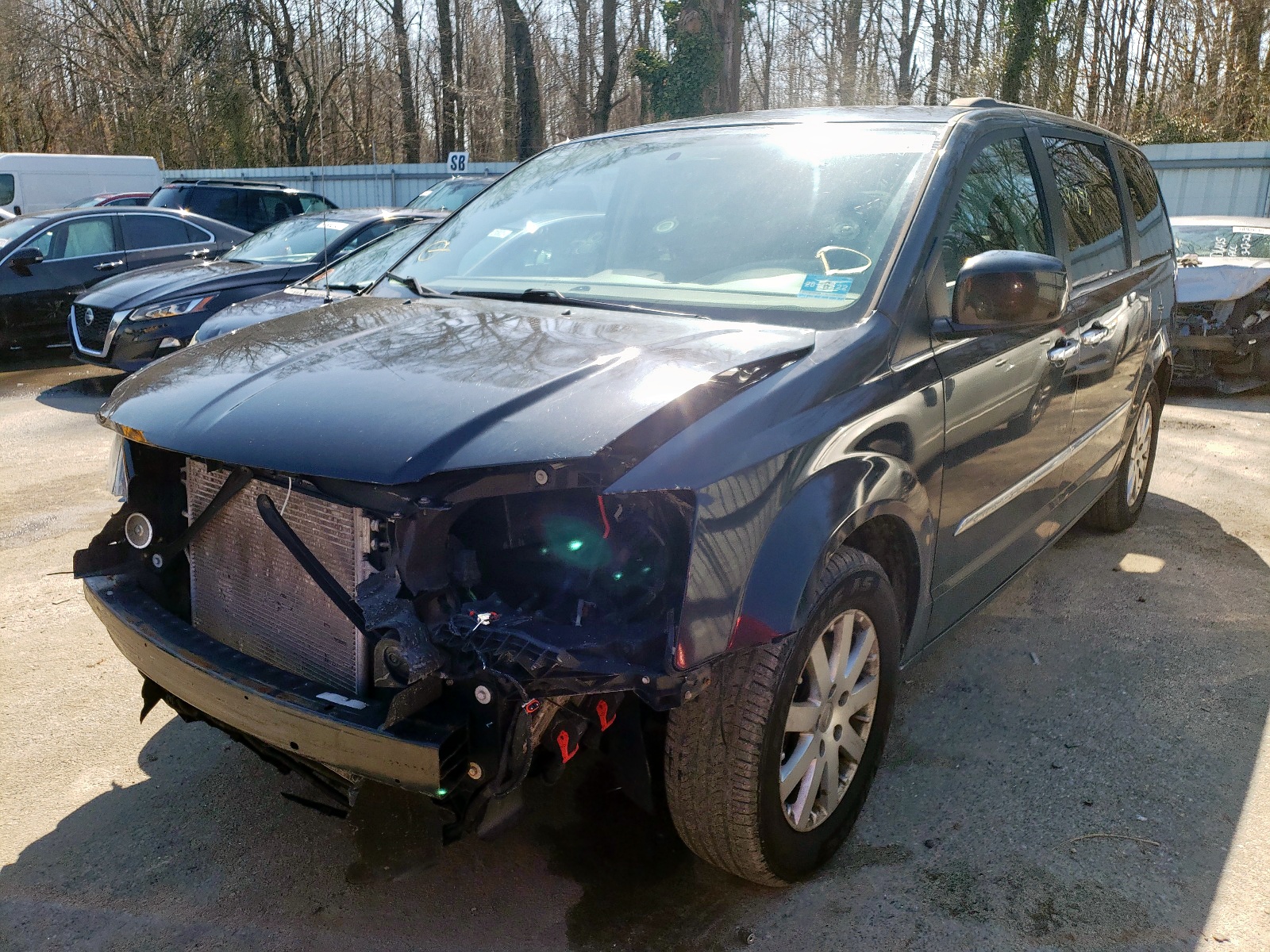 Photo 2 from auction – 2015 CHRYSLER TOWN & COU with VIN 2C4RC1BG7FR582787