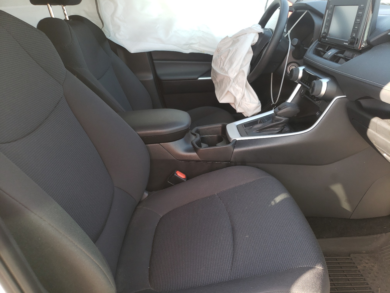 Photo 5 from auction – 2021 TOYOTA RAV4 LE with VIN 2T3K1RFV1MW158670