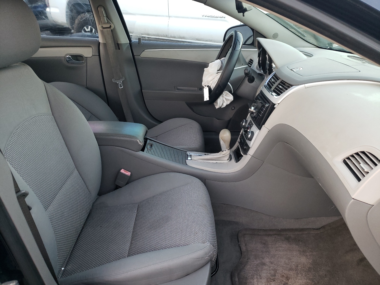 Photo 5 from auction – 2010 CHEVROLET MALIBU LS with VIN 1G1ZB5EB8AF140510