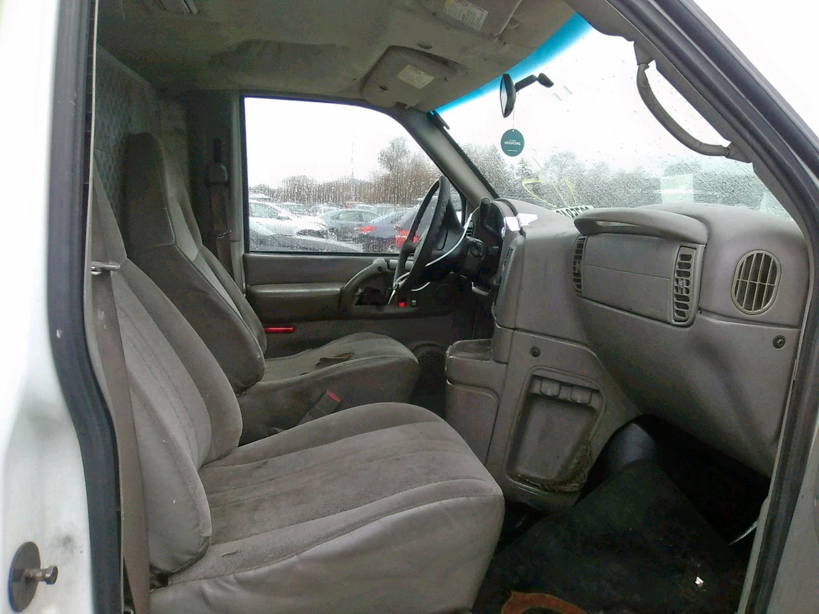 Photo 5 from auction – 2004 CHEVROLET ASTRO with VIN 1GCDL19X04B122396