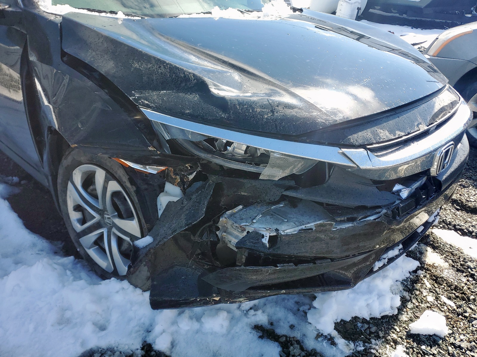 Photo 9 from auction – 2016 HONDA CIVIC LX with VIN 2HGFC2F5XGH003270