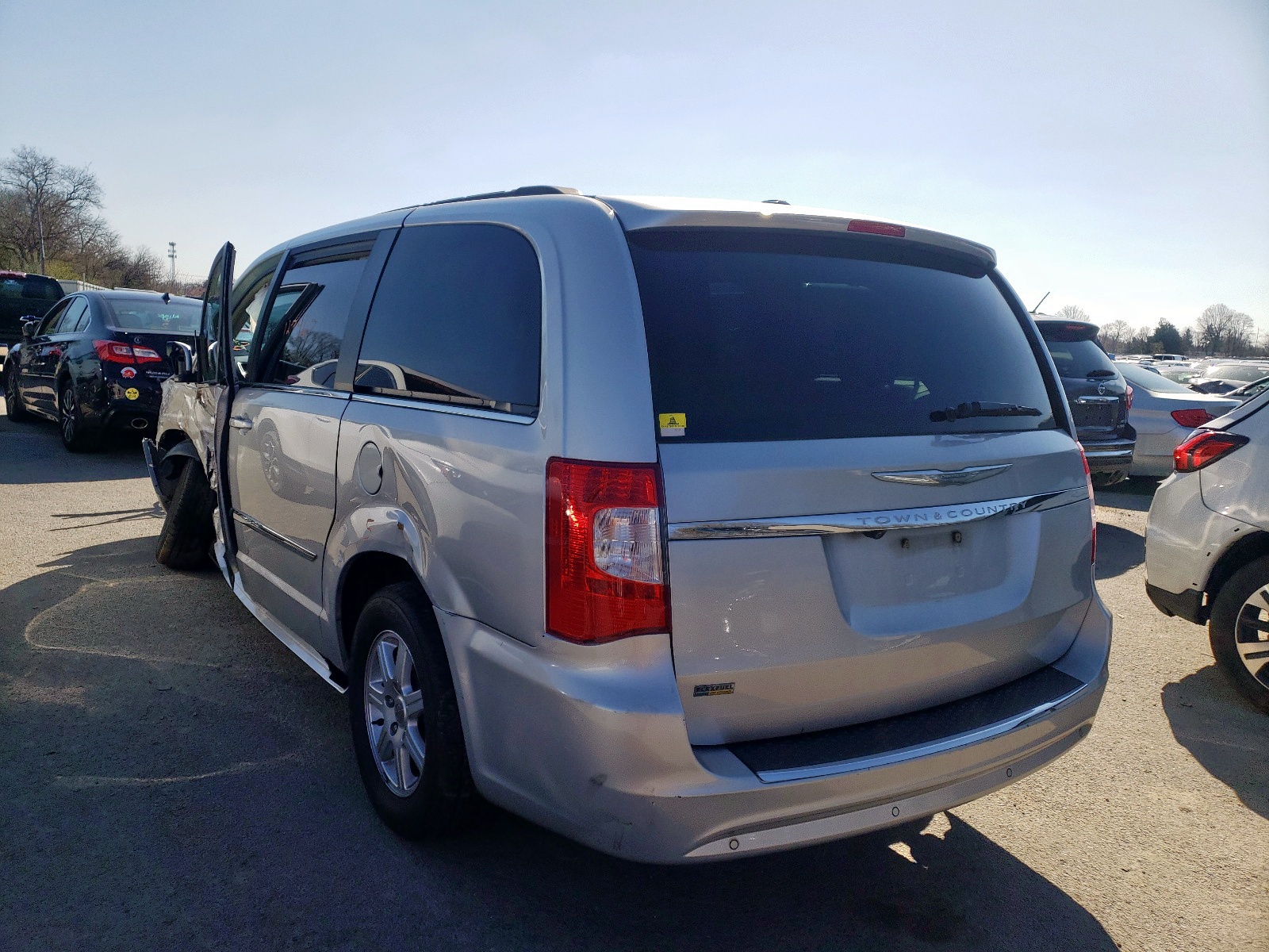 Photo 3 from auction – 2012 CHRYSLER TOWN & COU with VIN 2C4RC1BG2CR157795