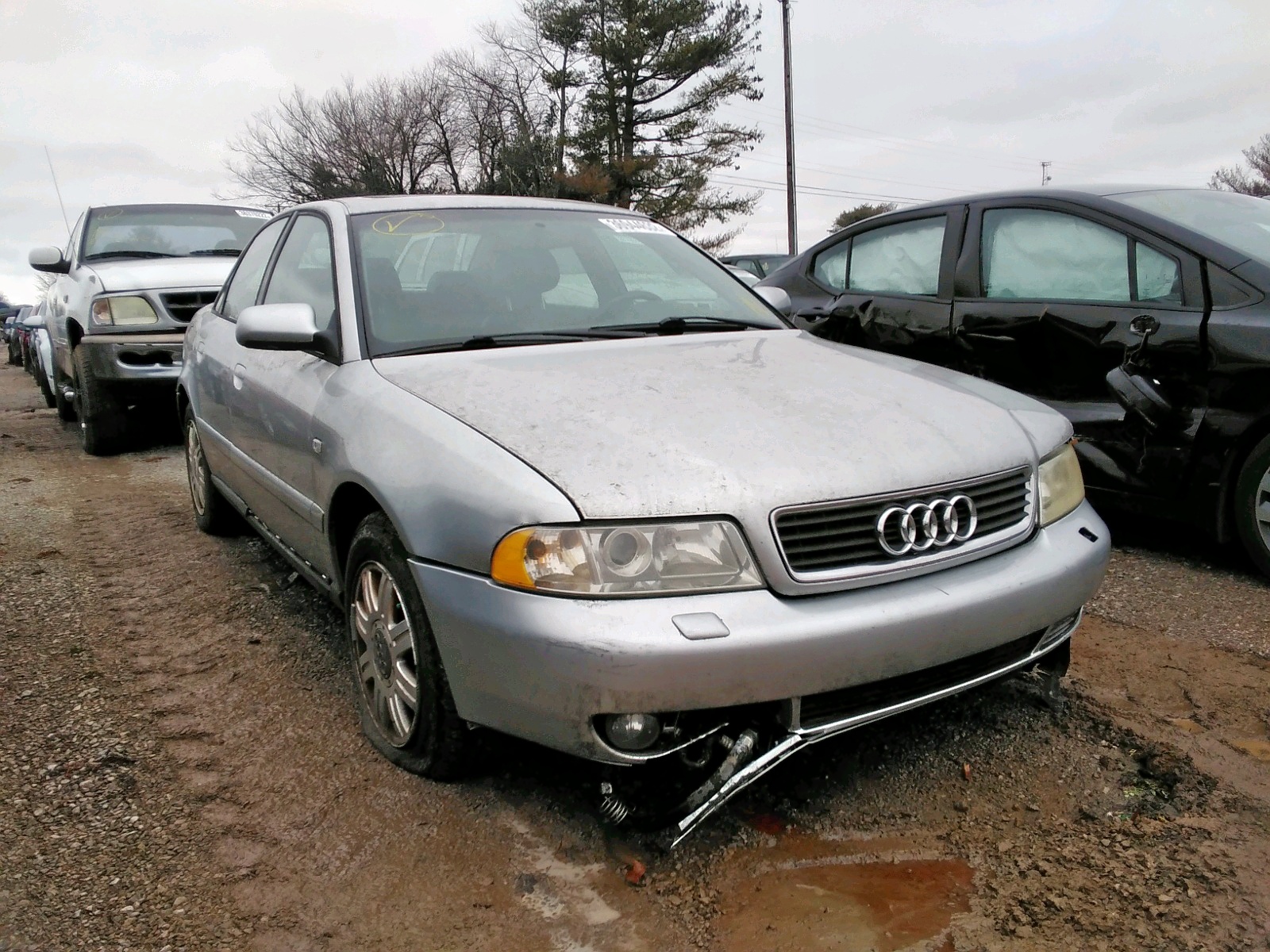 AUDI A4 1.8T QU 2000 مع رقم تعريف المركبة WAUDC68D5YA182798 - صورة من المزاد