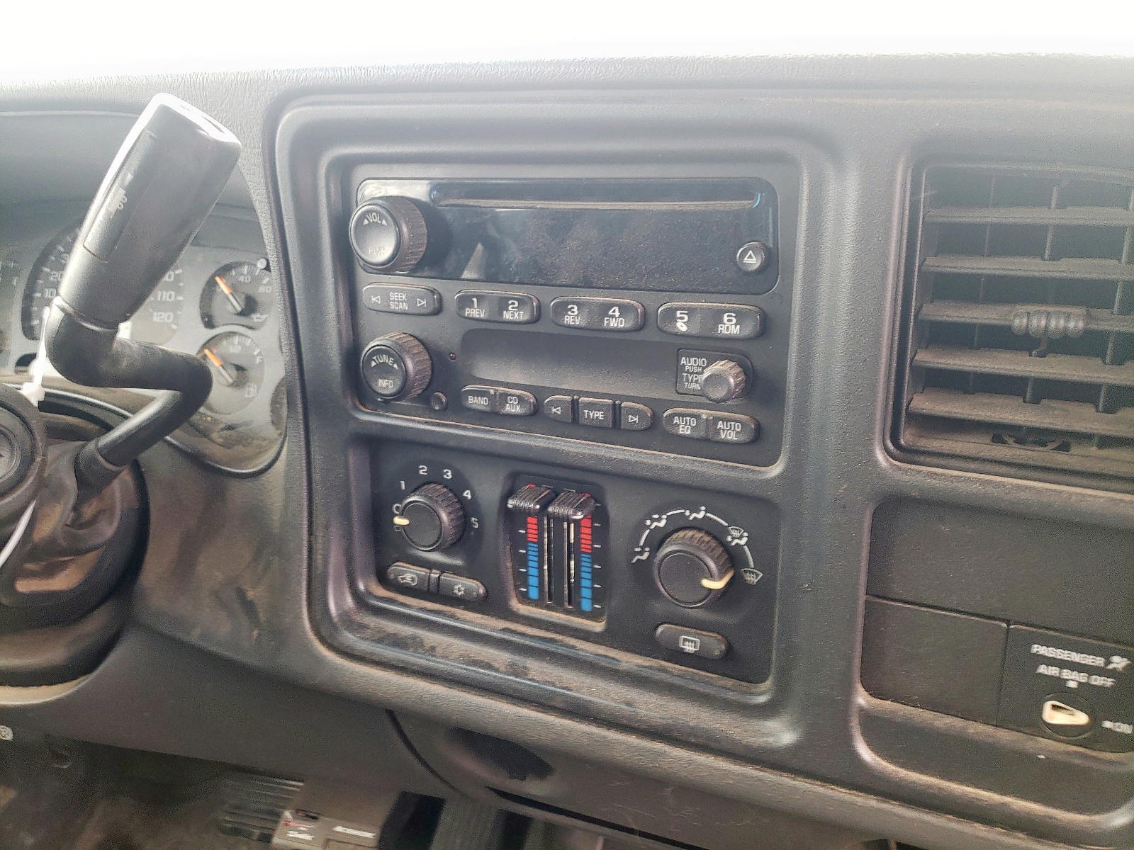 Photo 9 from auction – 2005 CHEVROLET SILVERADO with VIN 1GCHK29U25E340873