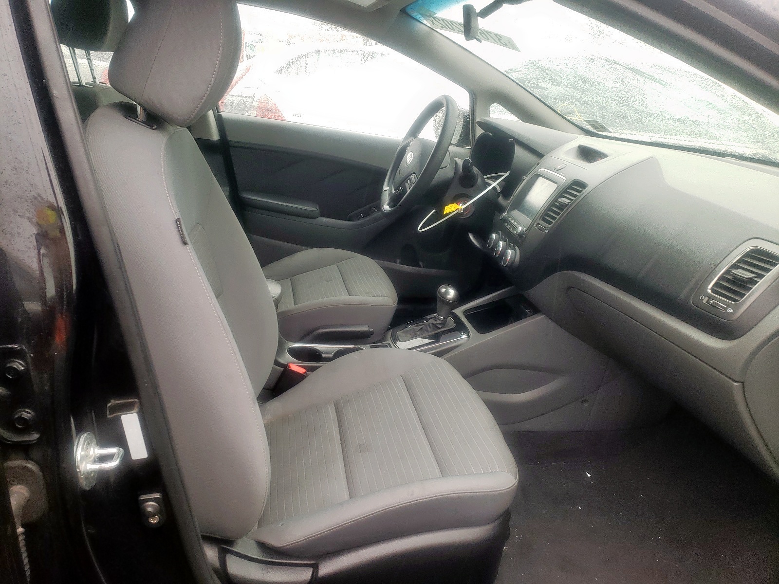 Photo 5 from auction – 2018 KIA FORTE LX with VIN 3KPFL4A75JE228945