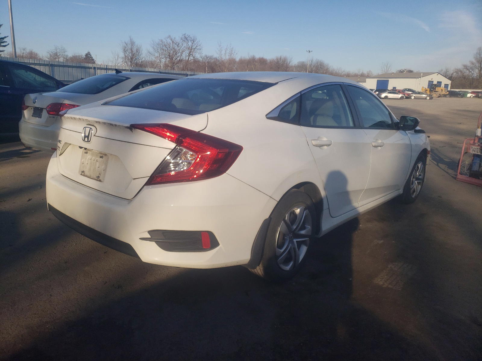 Photo 4 from auction – 2016 HONDA CIVIC LX with VIN 19XFC2F52GE222539