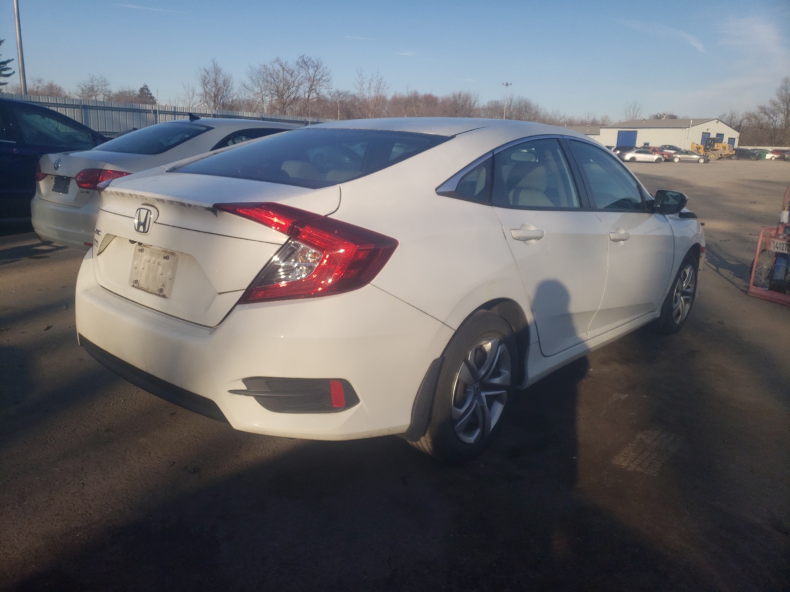 صورة رقم 4 من المزاد - 2016 HONDA CIVIC LX مع VIN 19XFC2F52GE222539