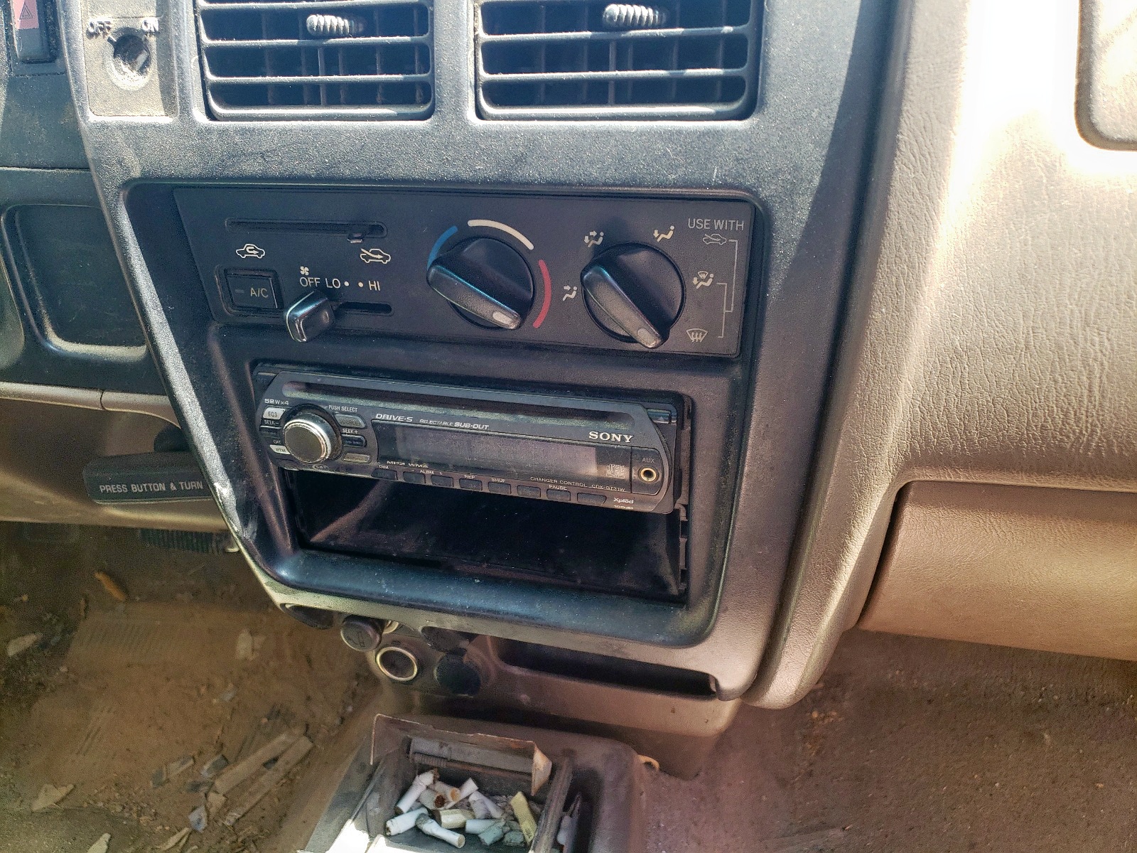 Photo 9 from auction – 2000 TOYOTA TACOMA with VIN 5TENL42N2YZ697163