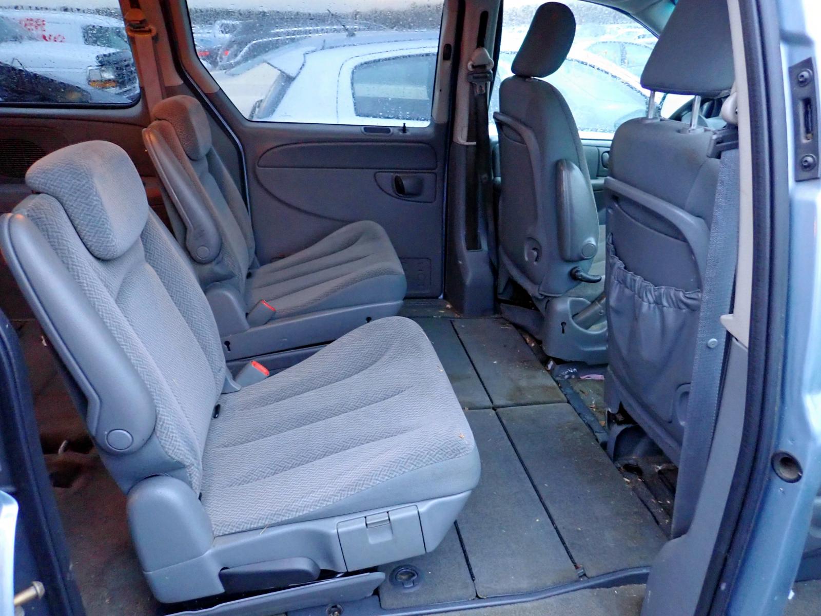 Photo 6 from auction – 2006 CHRYSLER TOWN & COU with VIN 2A4GP44R46R873057