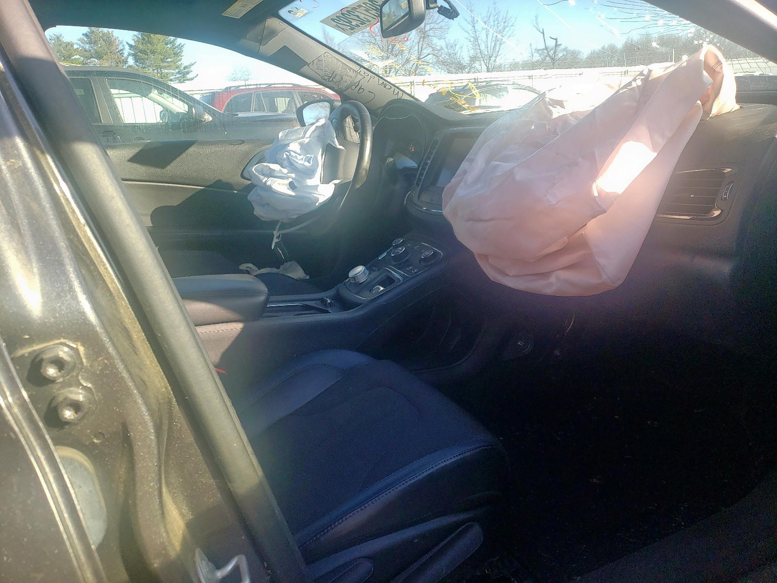 Photo 5 from auction – 2015 CHRYSLER 200 S with VIN 1C3CCCDG5FN523155