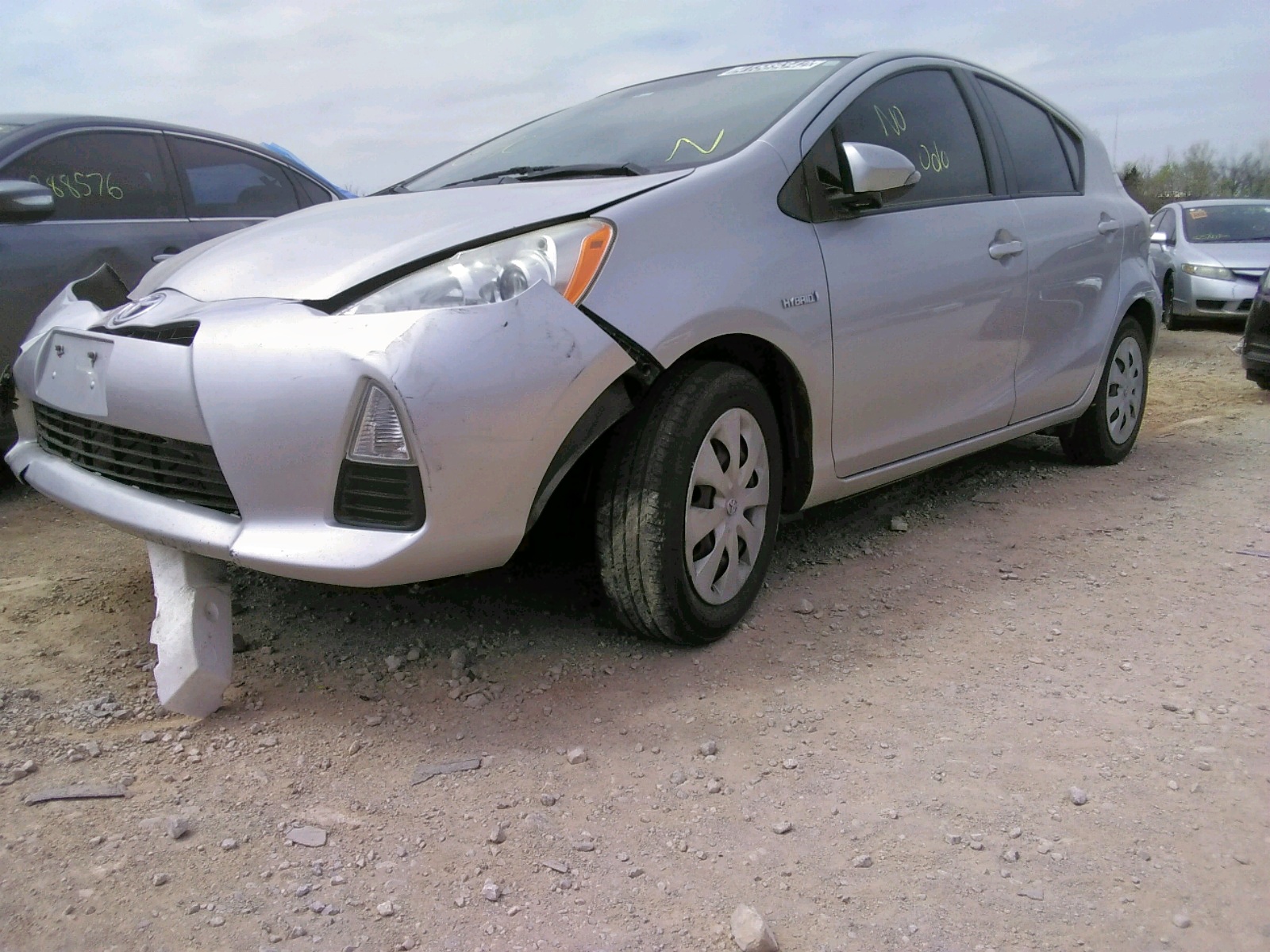 Photo 2 from auction – 2013 TOYOTA PRIUS C with VIN JTDKDTB34D1050261