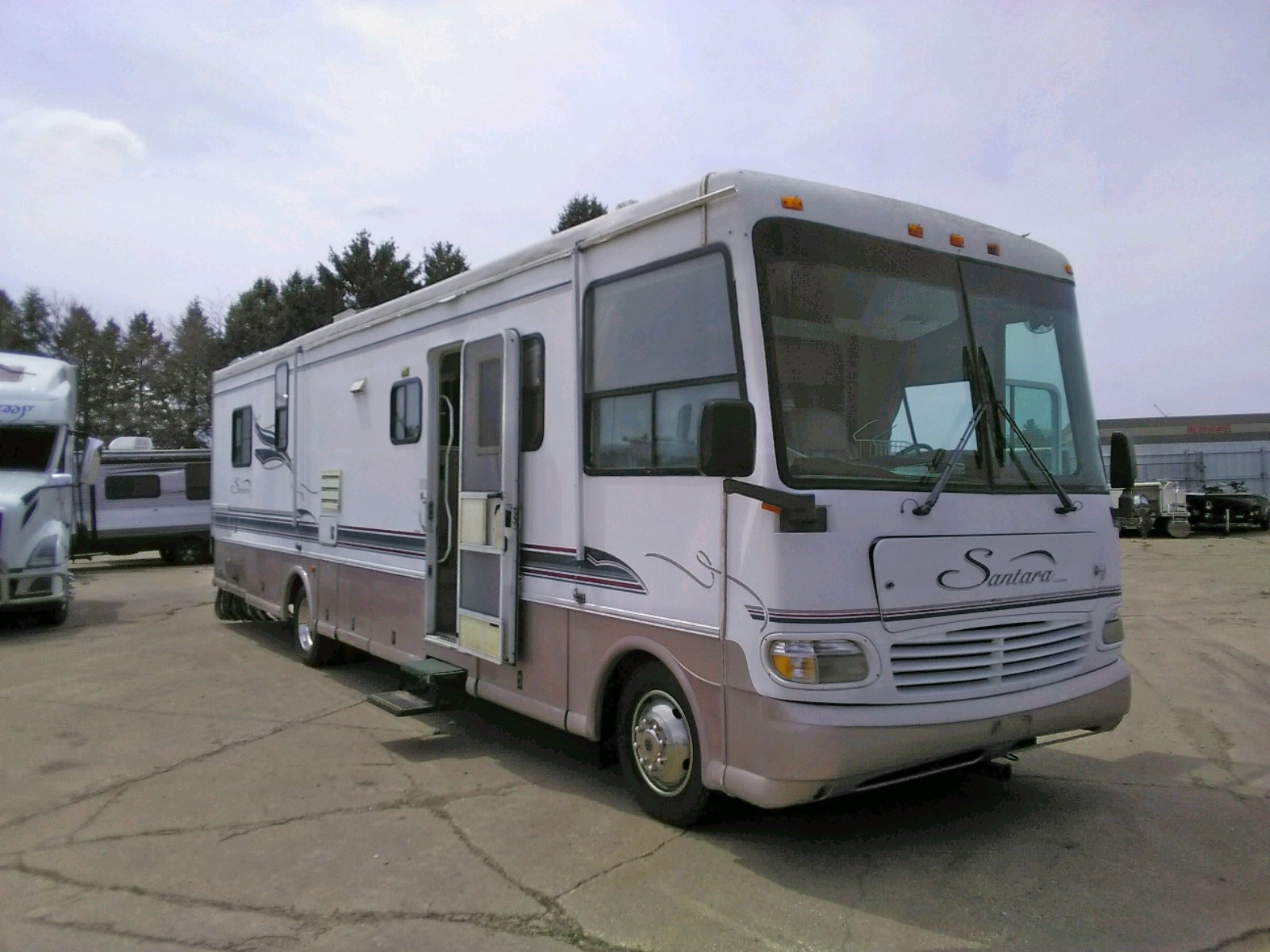 Photo 1 from auction – 1999 COACH SANTARA with VIN 3FCNF53S4XJA23658