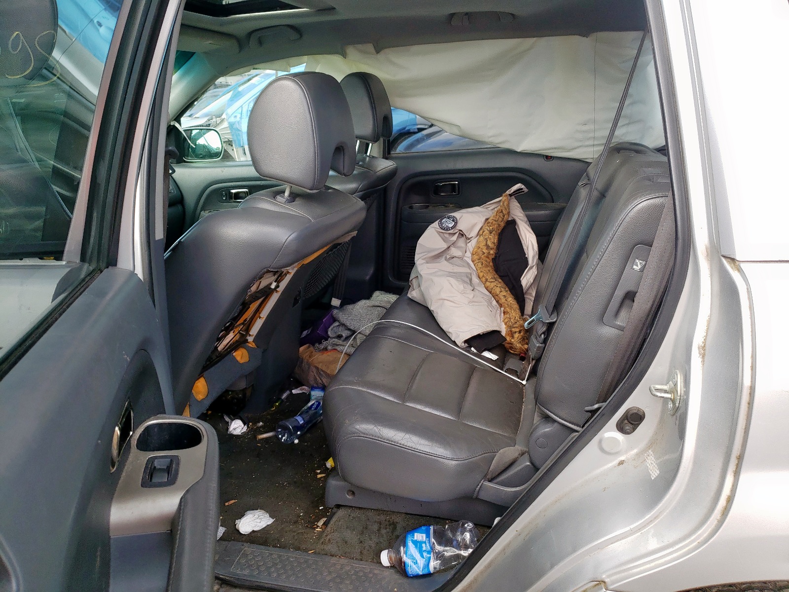 Photo 5 from auction – 2006 HONDA PILOT EX with VIN 2HKYF18736H519600