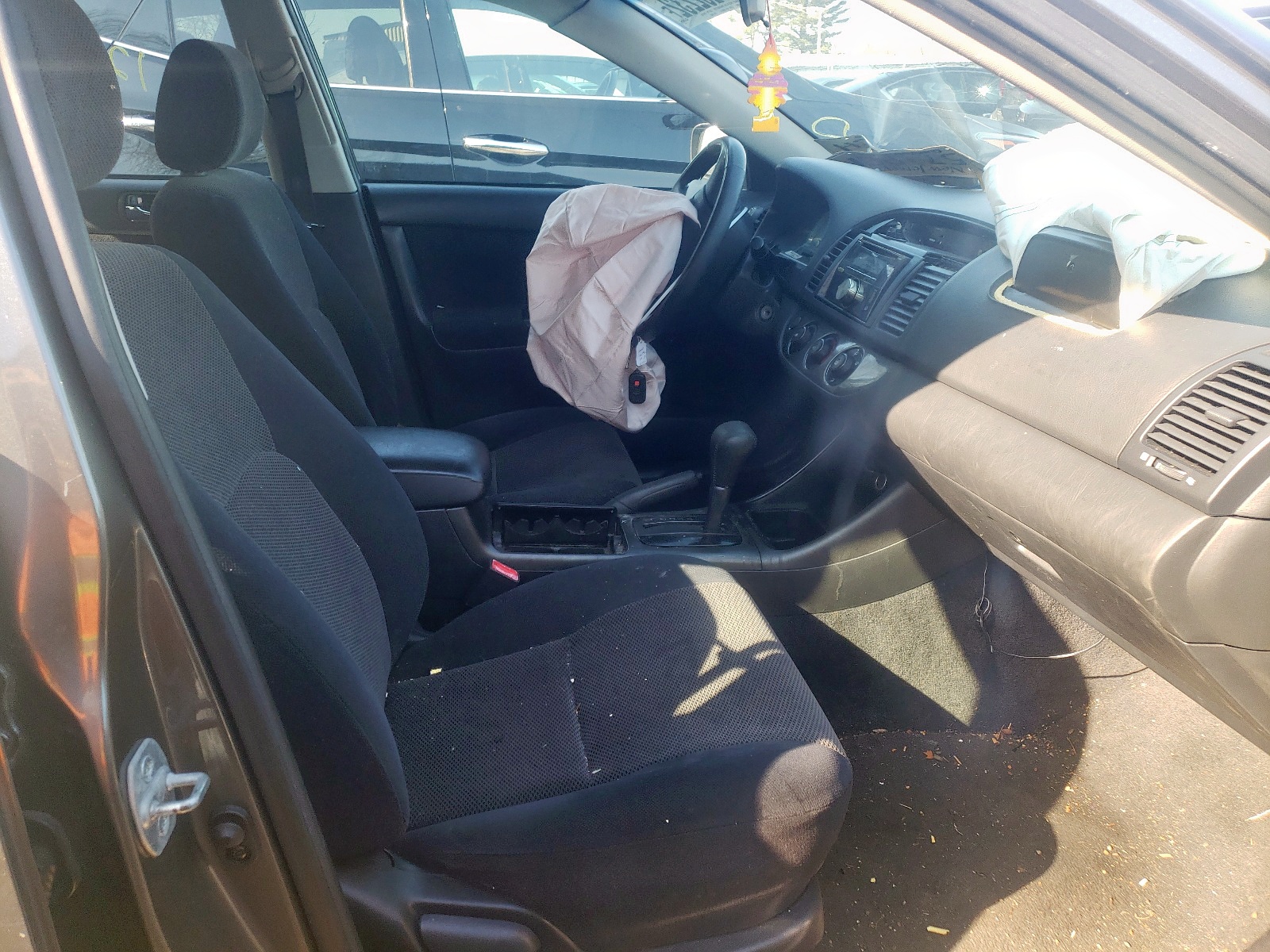 Photo 5 from auction – 2002 TOYOTA CAMRY LE with VIN JTDBE32K320100350