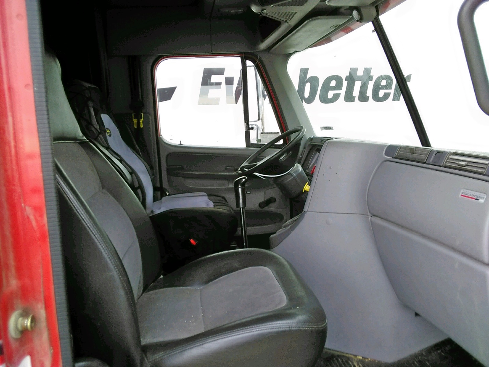 Photo 5 from auction – 2007 FREIGHTLINER COLUMBIA 1 with VIN 1FUJF0DE27LW74516