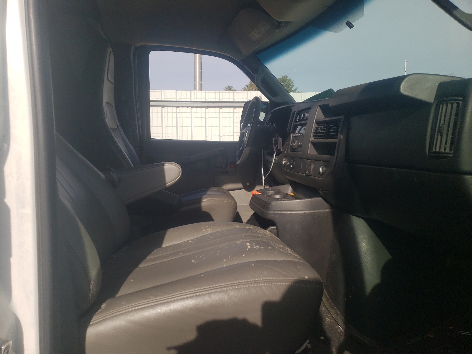 Photo 5 from auction – 2016 CHEVROLET EXPRESS G2 with VIN 1GCWGAFF1G1217181