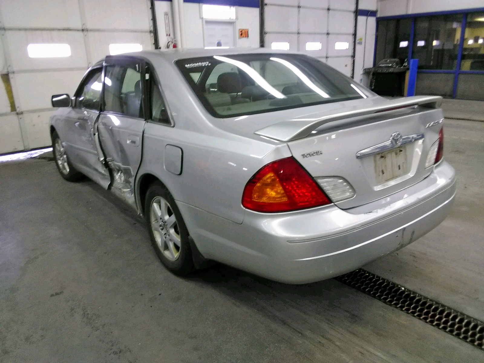 Photo 3 from auction – 2002 TOYOTA AVALON XL with VIN 4T1BF28B72U250853