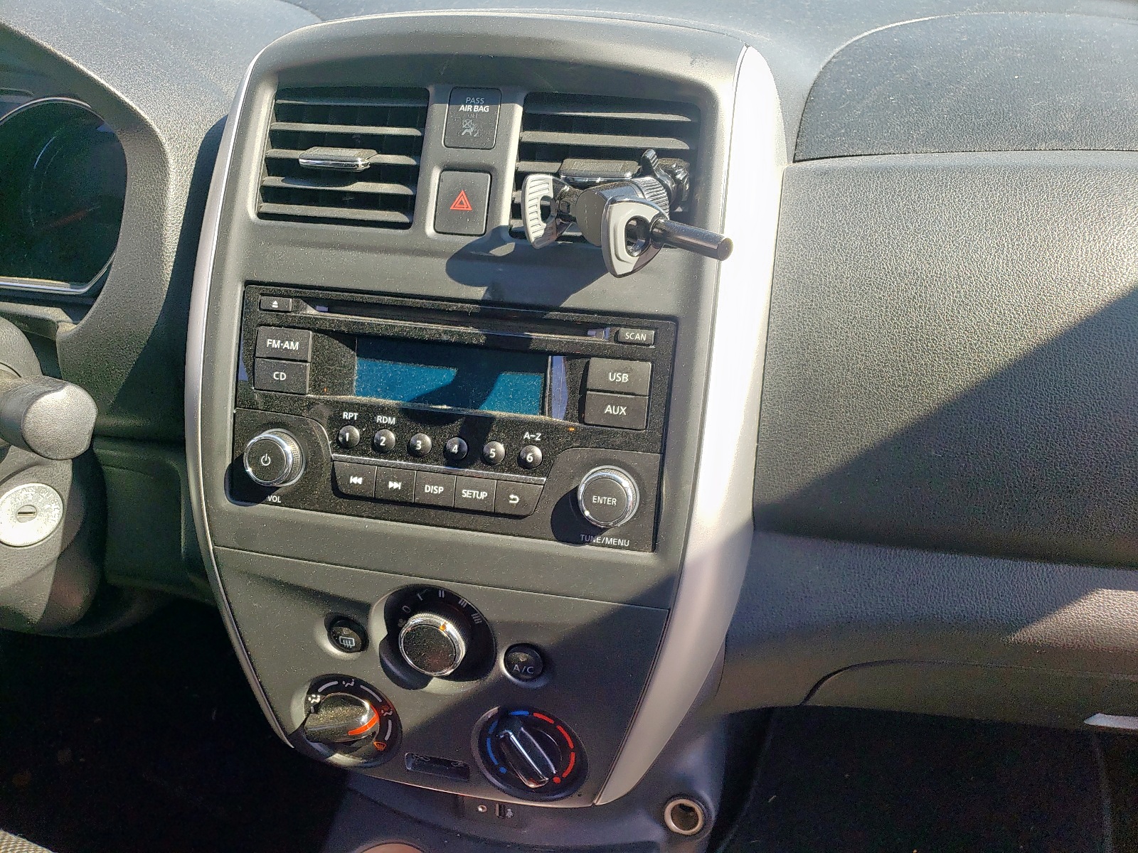 Zdjęcie 9 z aukcji – 2017 NISSAN VERSA S z VIN 3N1CN7AP1HL802688