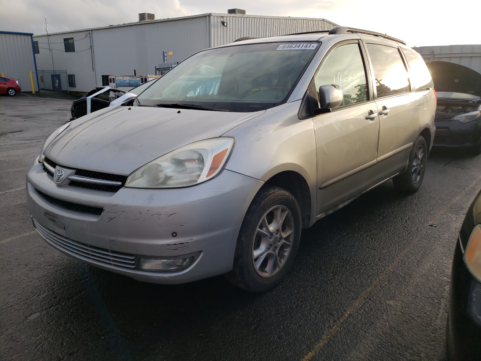 Photo 2 from auction – 2004 TOYOTA SIENNA XLE with VIN 5TDBA22C74S008298