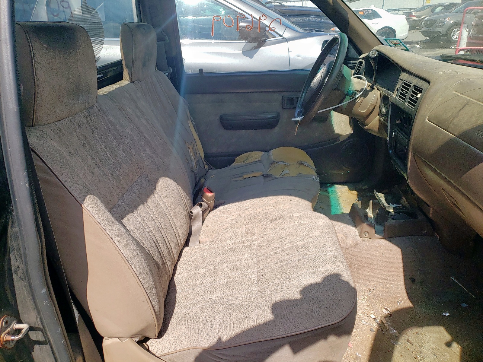 Photo 5 from auction – 2000 TOYOTA TACOMA with VIN 5TENL42N2YZ697163