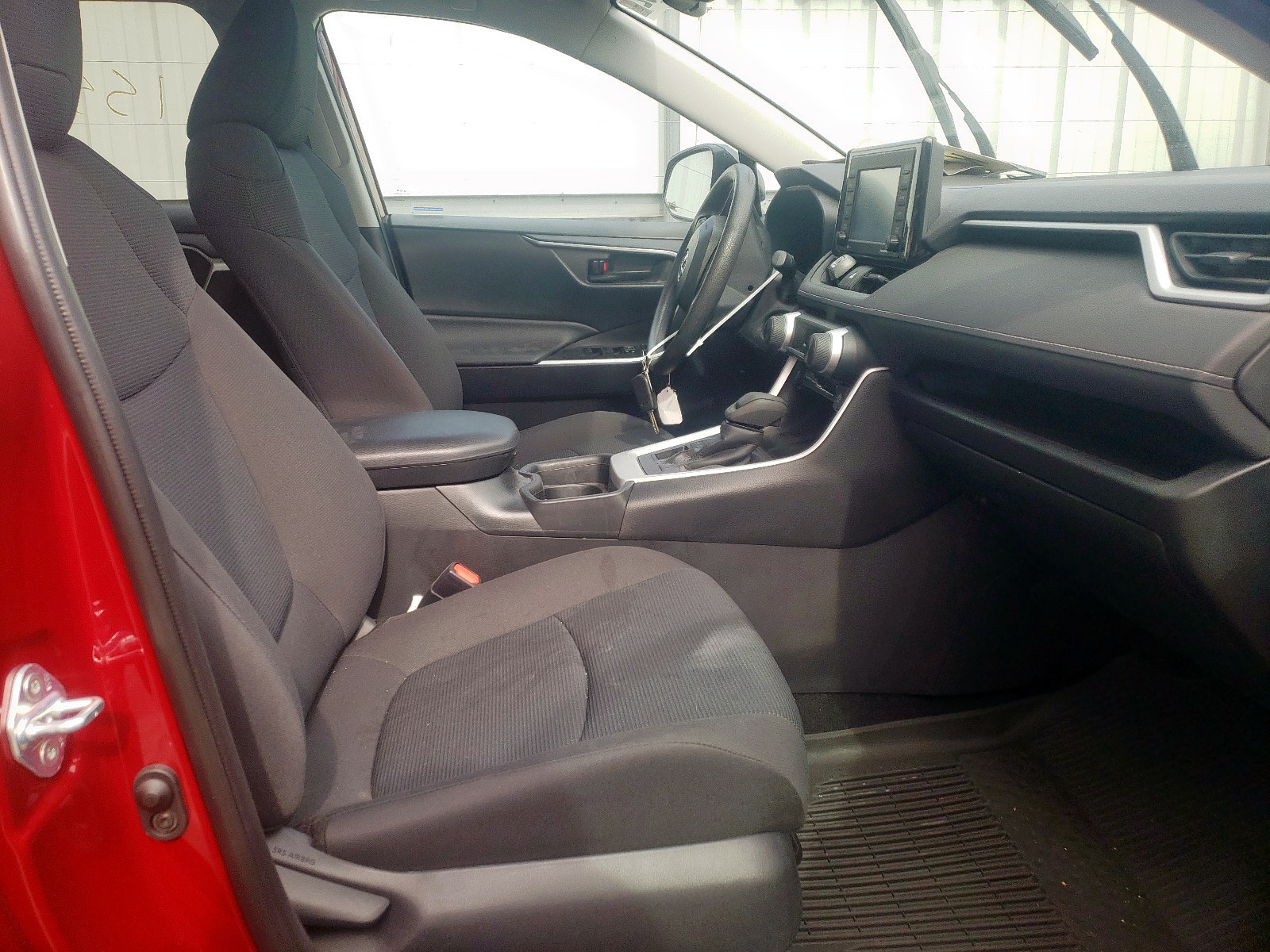 Photo 5 from auction – 2020 TOYOTA RAV4 LE with VIN 2T3F1RFV5LW115787