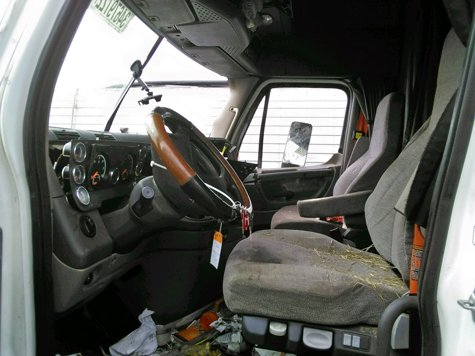 Снимка 5 от търг – 2015 FREIGHTLINER CASCADIA 1 с VIN 3ALAGGDV9FSGL8300