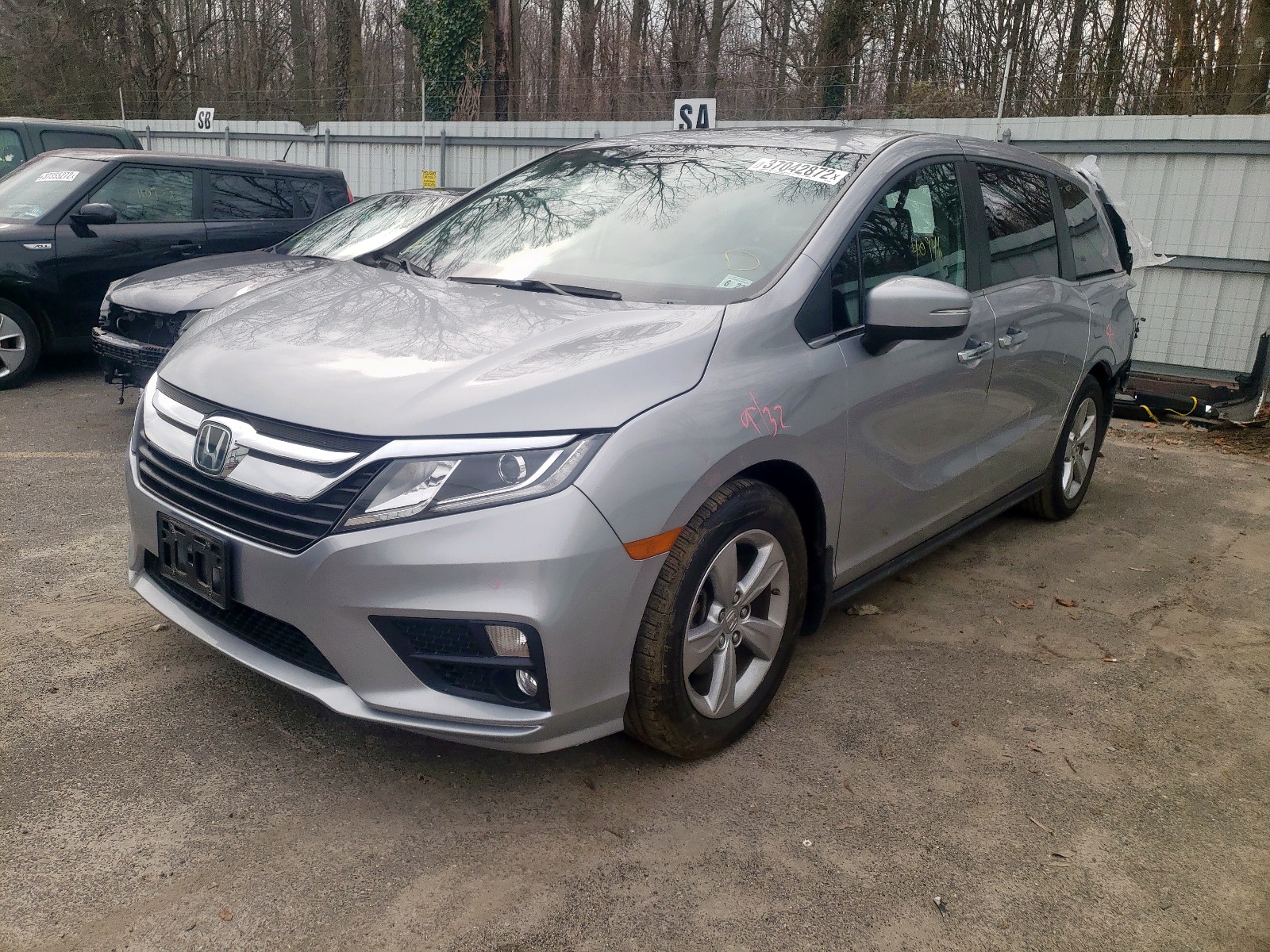 Photo 2 from auction – 2018 HONDA ODYSSEY EX with VIN 5FNRL6H73JB007093