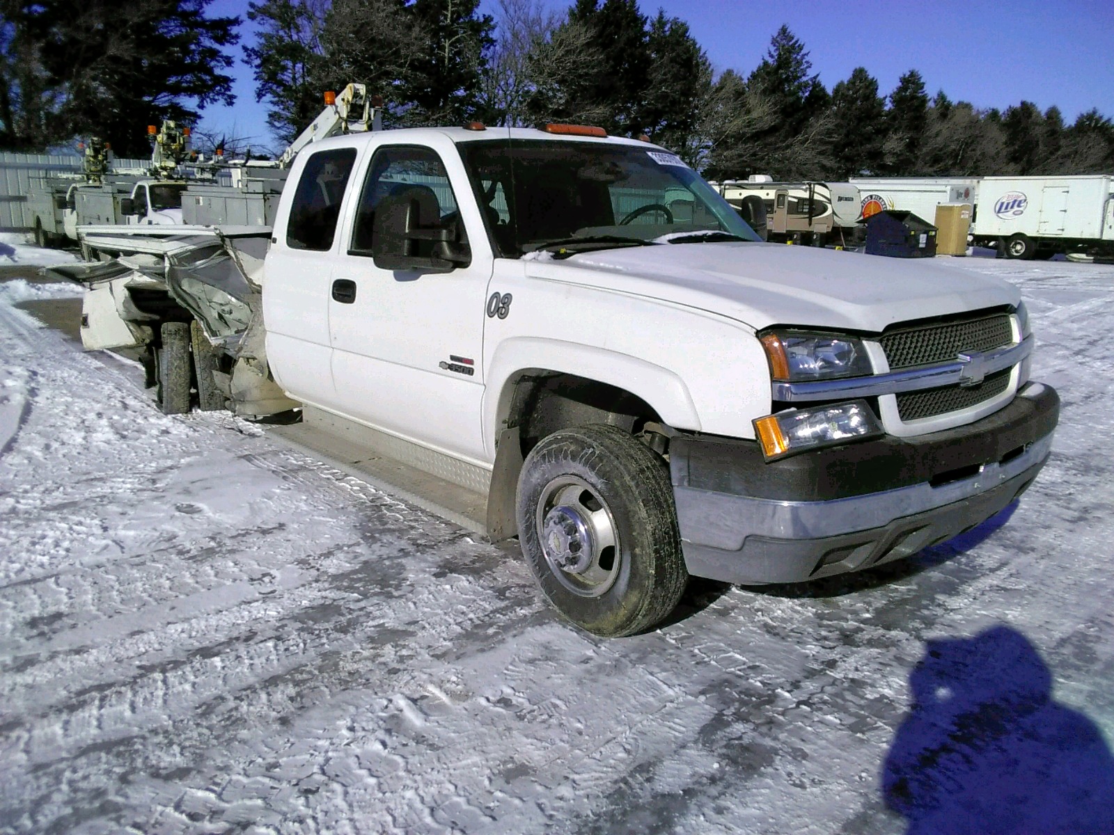 Photo 1 from auction – 2004 CHEVROLET SILVERADO with VIN 1GBJC39104E163916