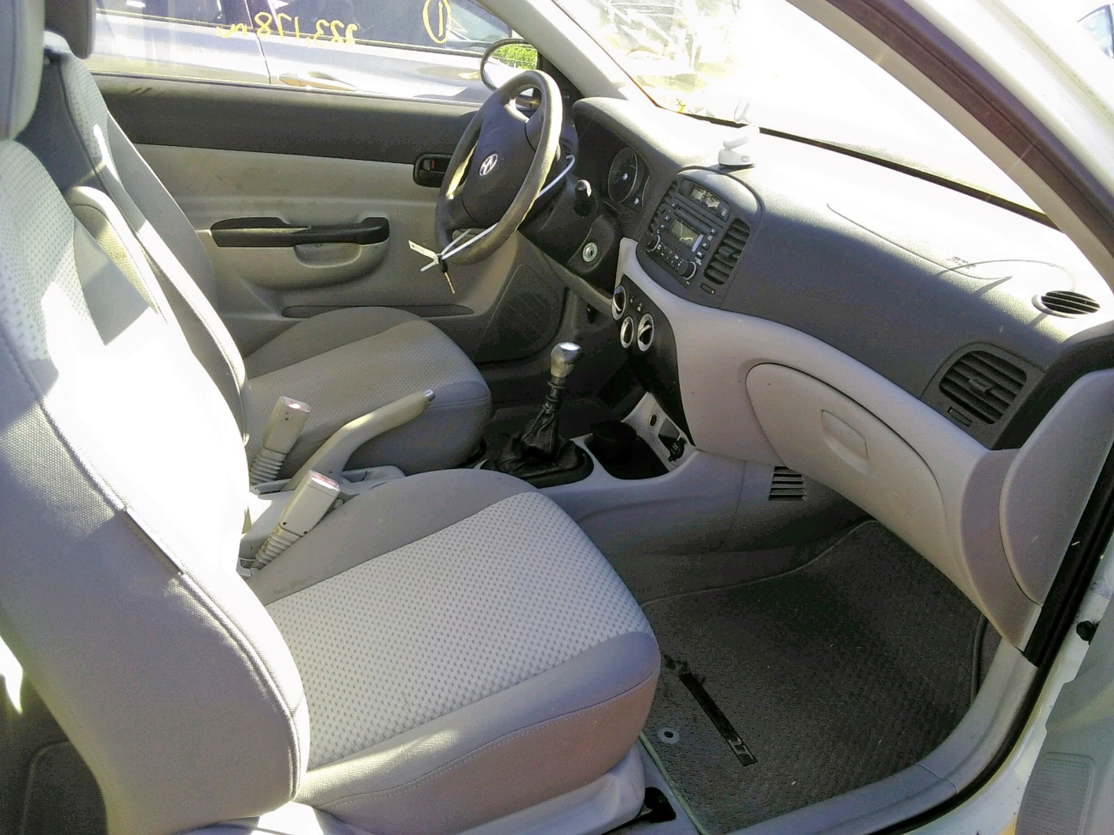 Photo 5 from auction – 2007 HYUNDAI ACCENT GS with VIN KMHCM36C87U030818