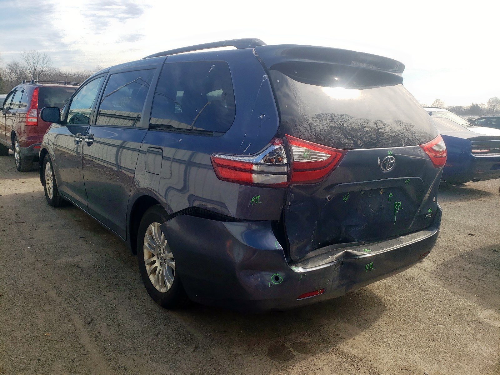 Photo 3 from auction – 2015 TOYOTA SIENNA XLE with VIN 5TDYK3DC6FS597549