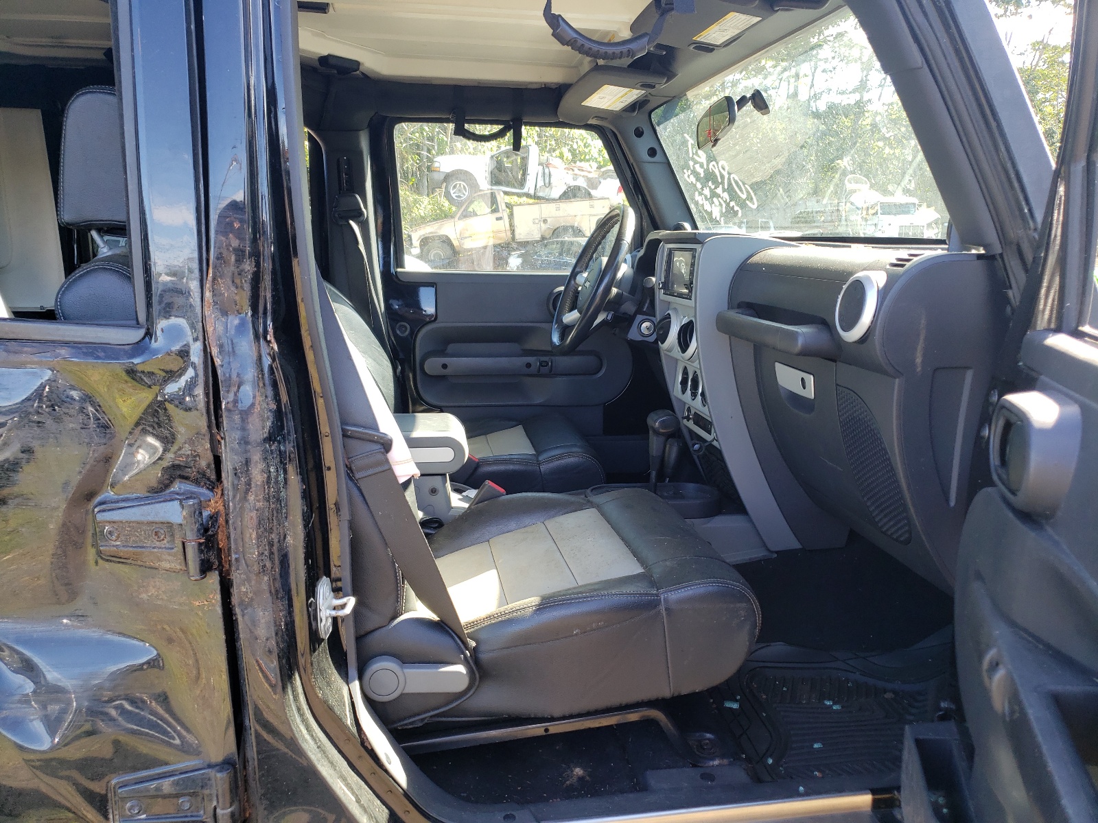 Photo 5 from auction – 2010 JEEP WRANGLER U with VIN 1J4HA5H13AL122646