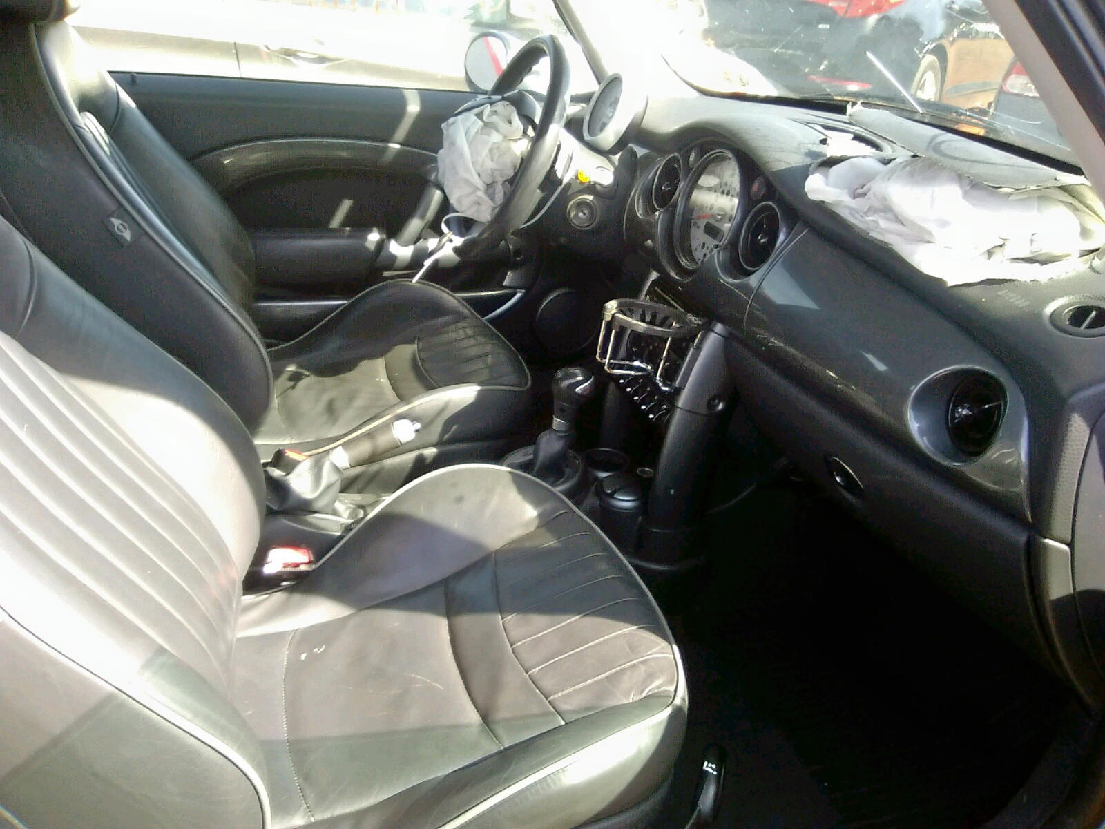 Photo 5 from auction – 2006 MINI COOPER S with VIN WMWRE33586TJ34891