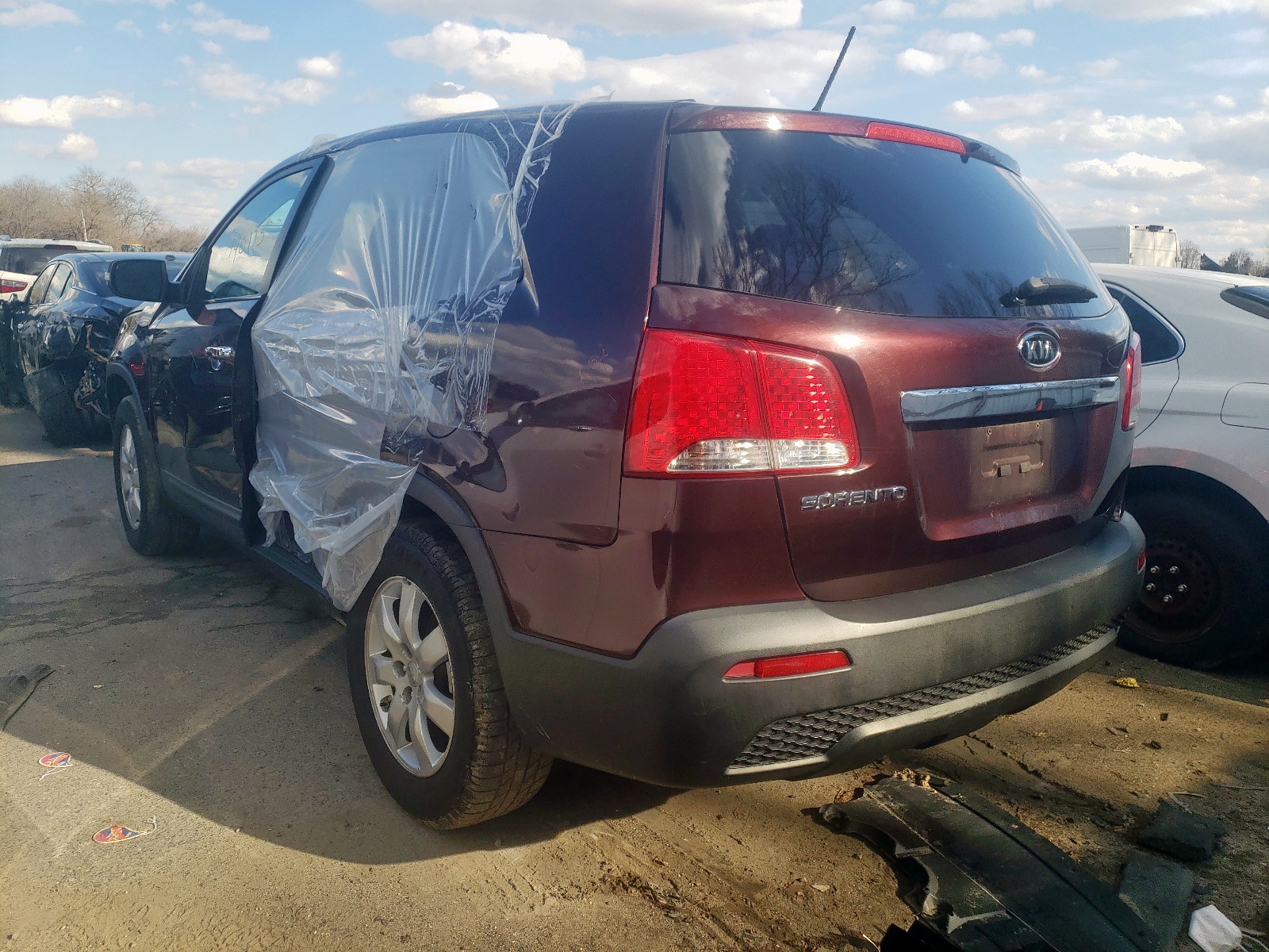 Photo 3 from auction – 2013 KIA SORENTO LX with VIN 5XYKT3A18DG325620