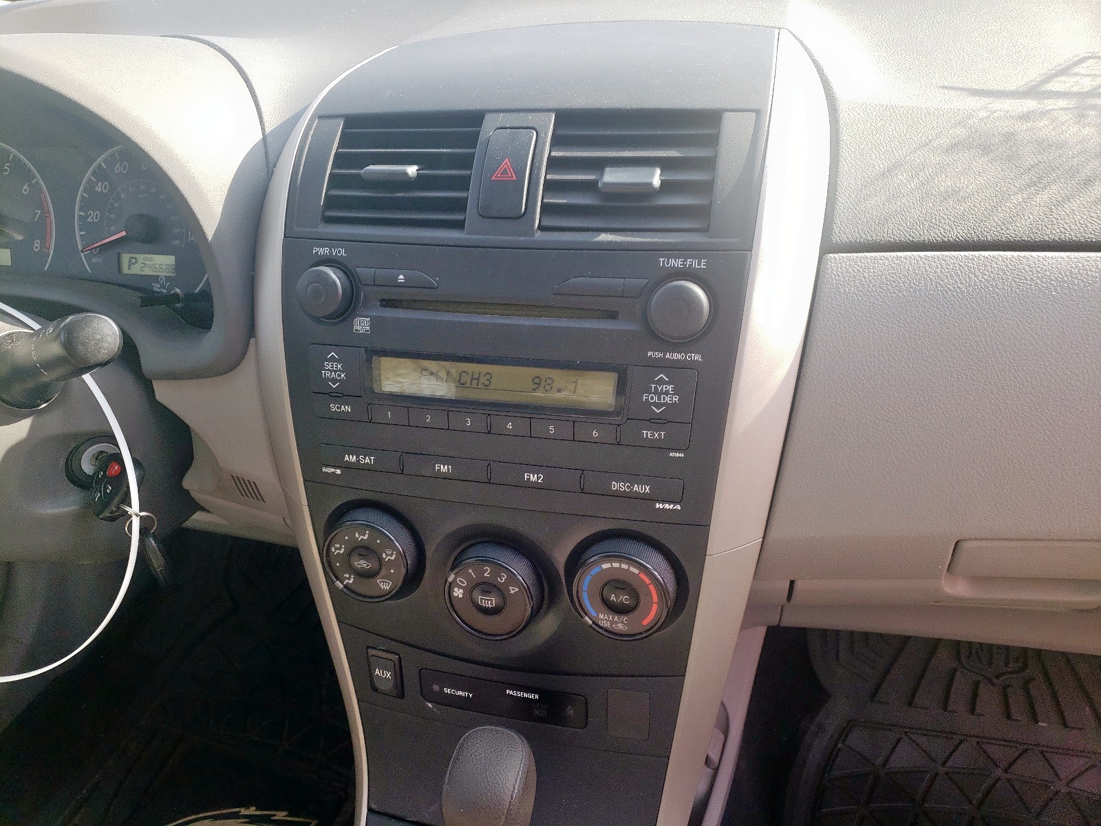 Zdjęcie 9 z aukcji – 2009 TOYOTA COROLLA BA z VIN 2T1BU40E69C010700