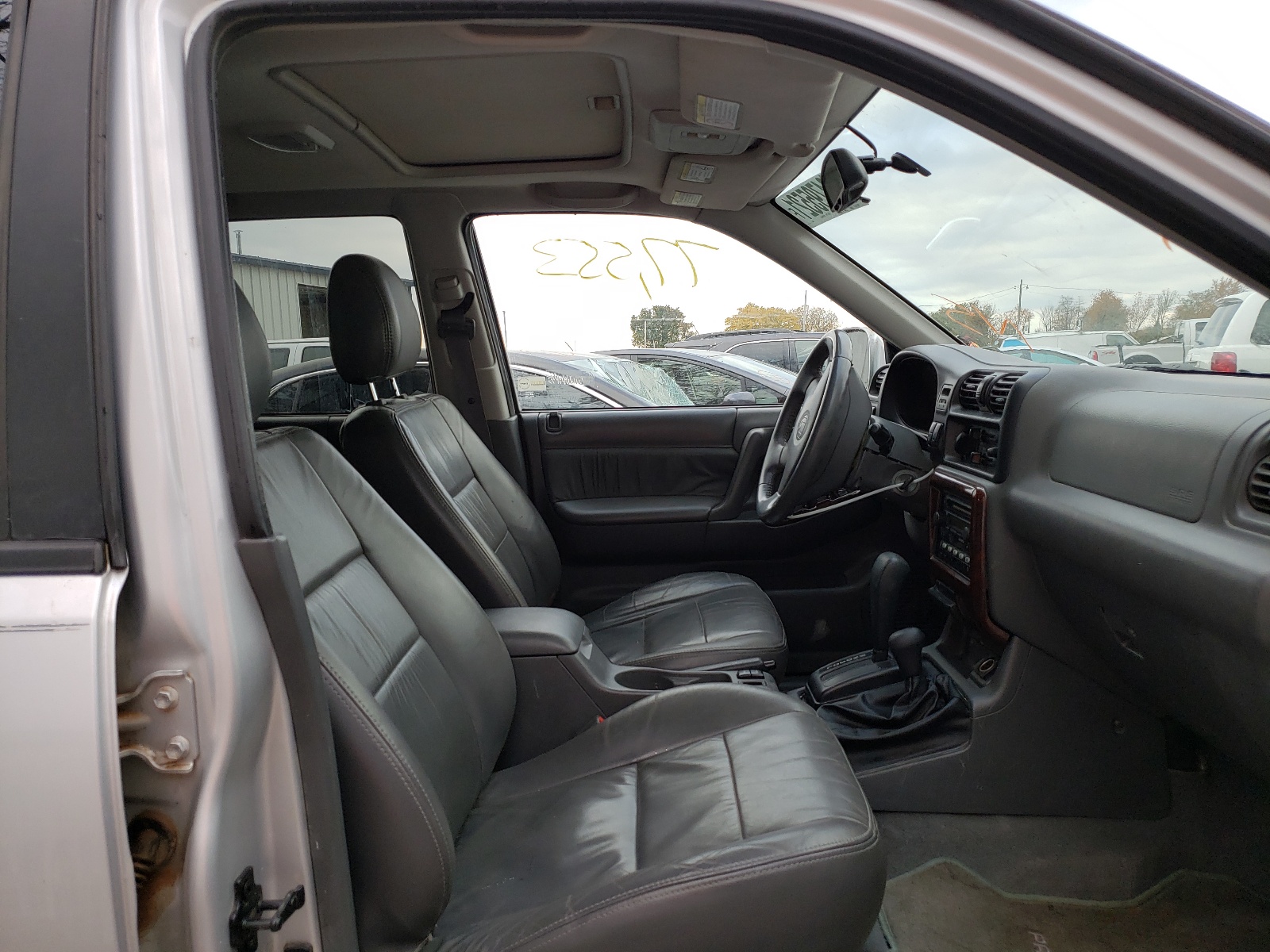 Photo 5 from auction – 2000 HONDA PASSPORT with VIN 4S6DM58W3Y4413274