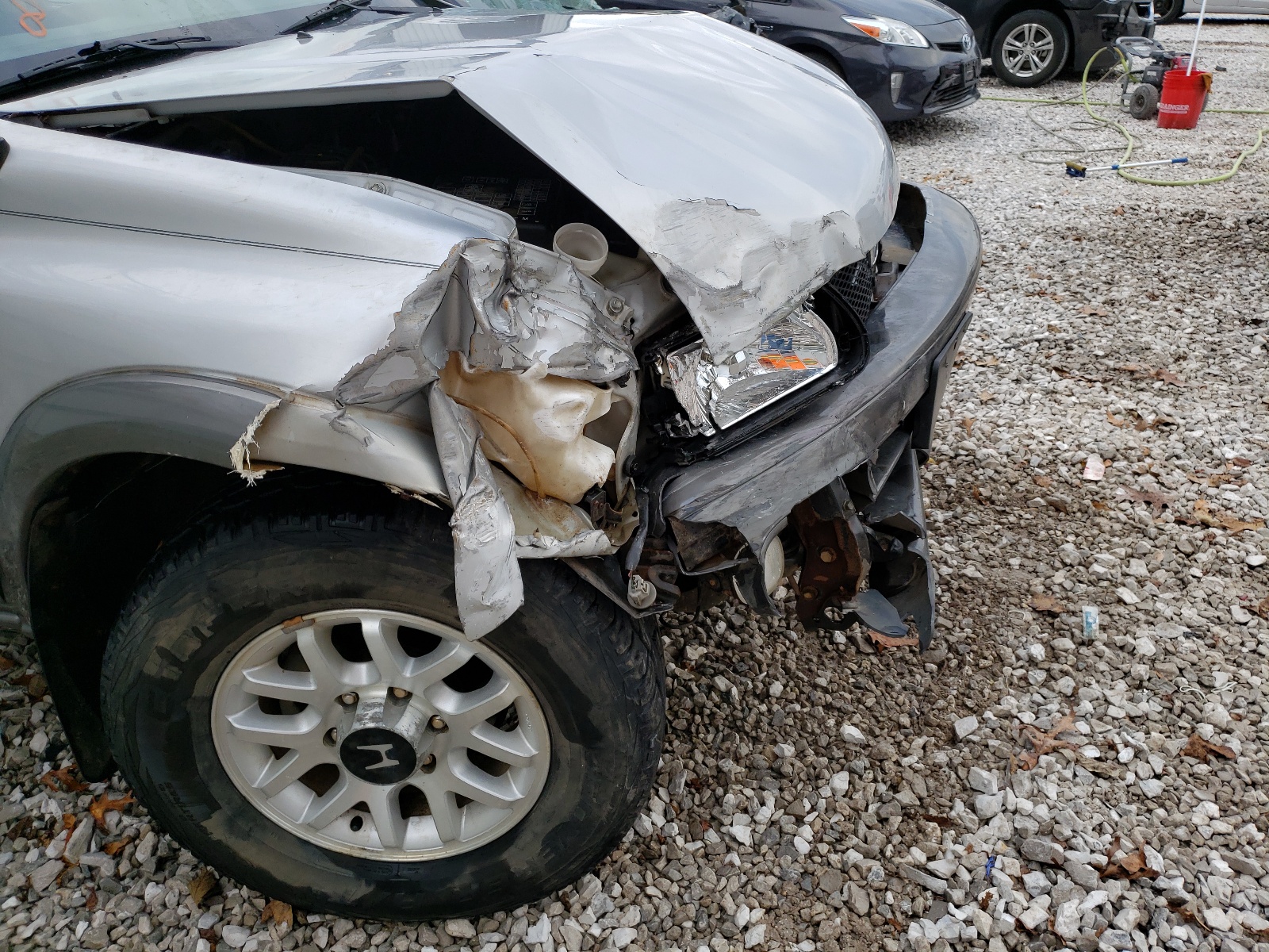 Photo 9 from auction – 2000 HONDA PASSPORT with VIN 4S6DM58W3Y4413274