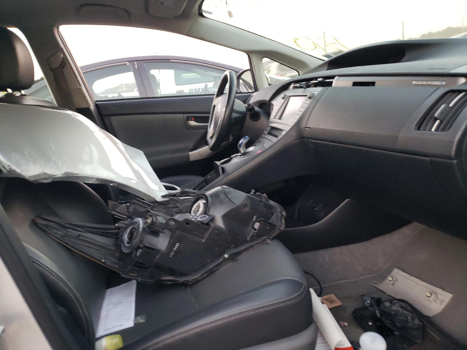 Photo 5 from auction – 2014 TOYOTA PRIUS with VIN JTDKN3DP6E3049356