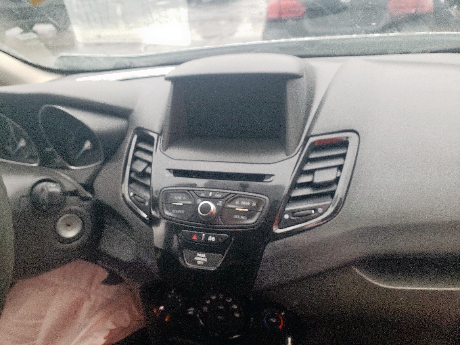 Photo 9 from auction – 2019 FORD FIESTA SE with VIN 3FADP4EJ7KM148559