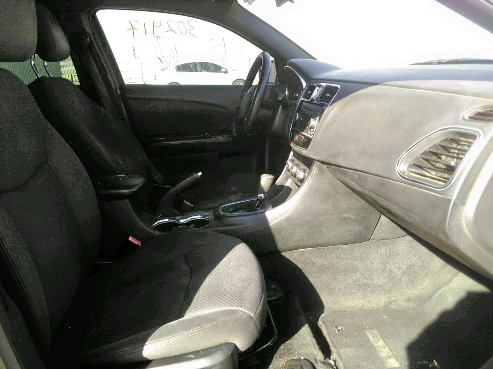 Photo 5 from auction – 2013 CHRYSLER 200 LX with VIN 1C3CCBAB5DN705700
